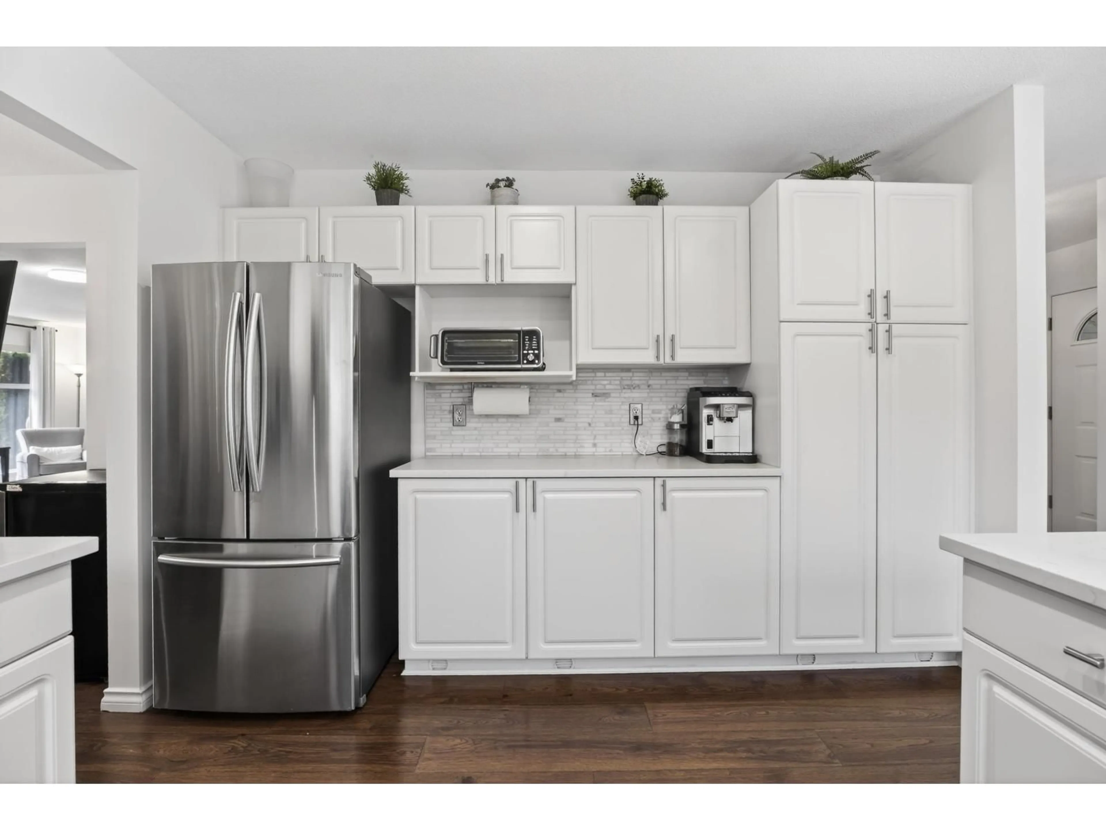 Standard kitchen, wood/laminate floor for 109 - 16080 82 AVENUE, Surrey British Columbia V4N0N6