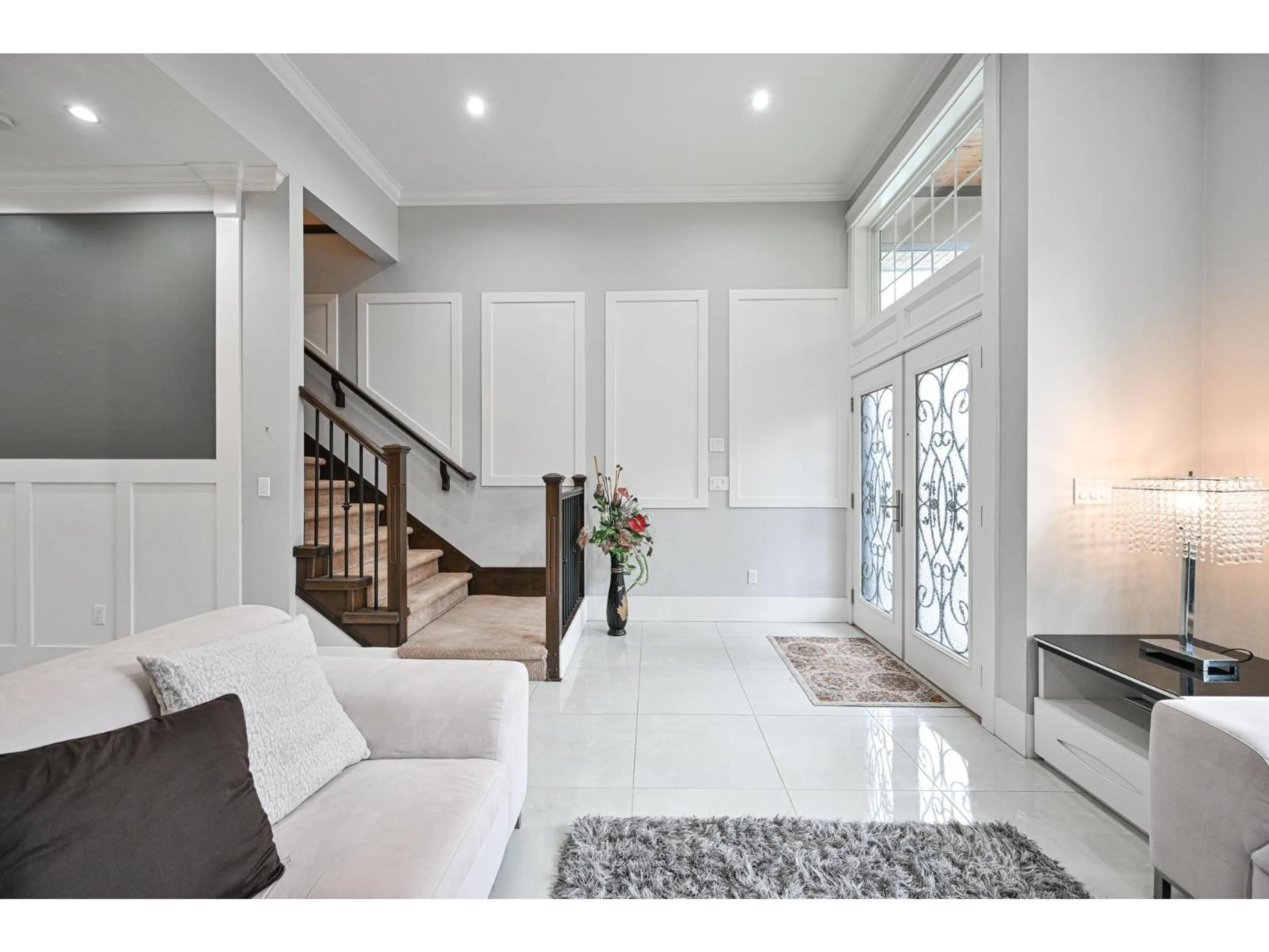 Indoor entryway for 5916 139 STREET, Surrey British Columbia V3X0G6