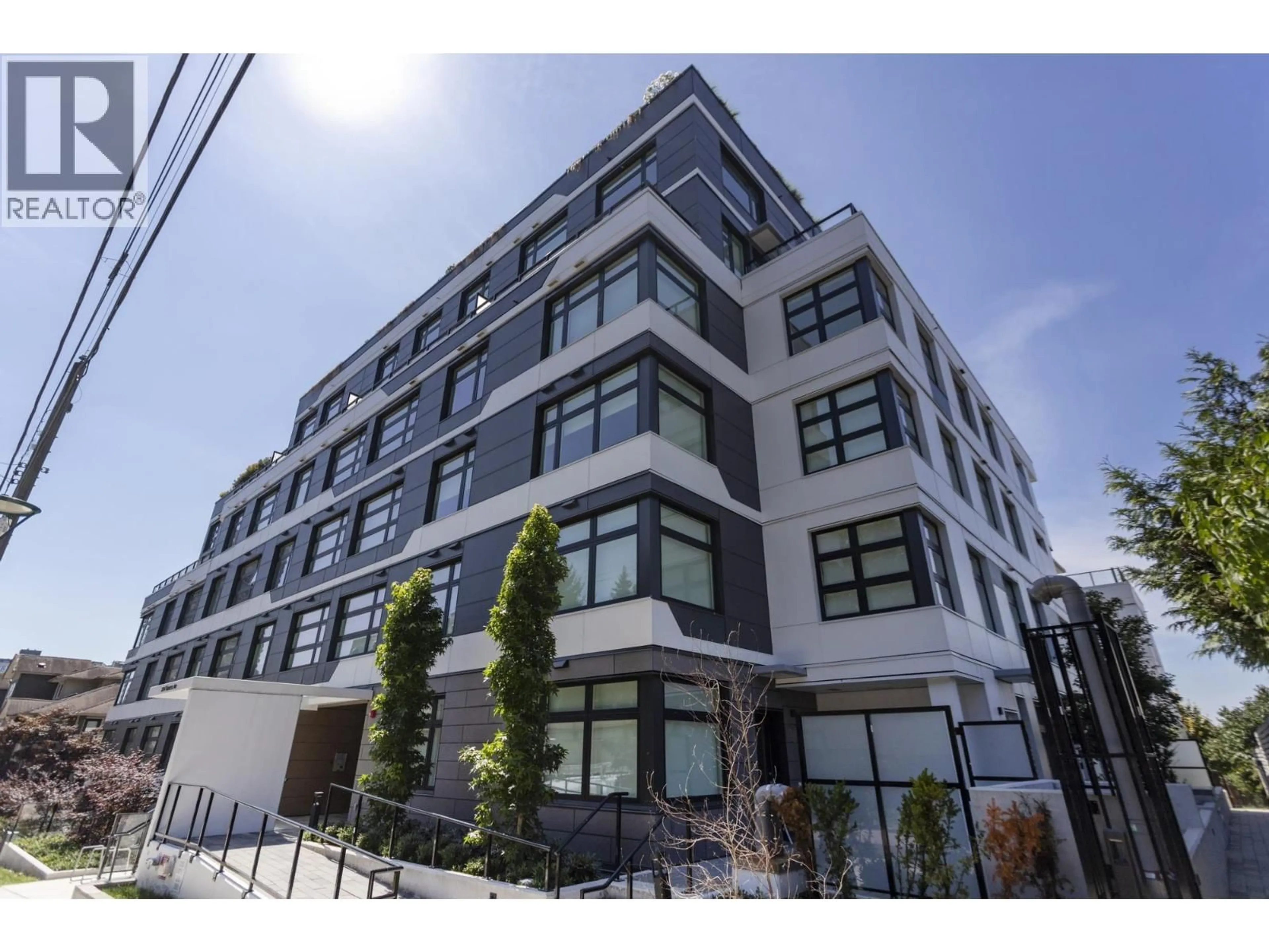 Patio, building for 405 - 3264 VANNESS AVENUE, Vancouver British Columbia V5R4V3