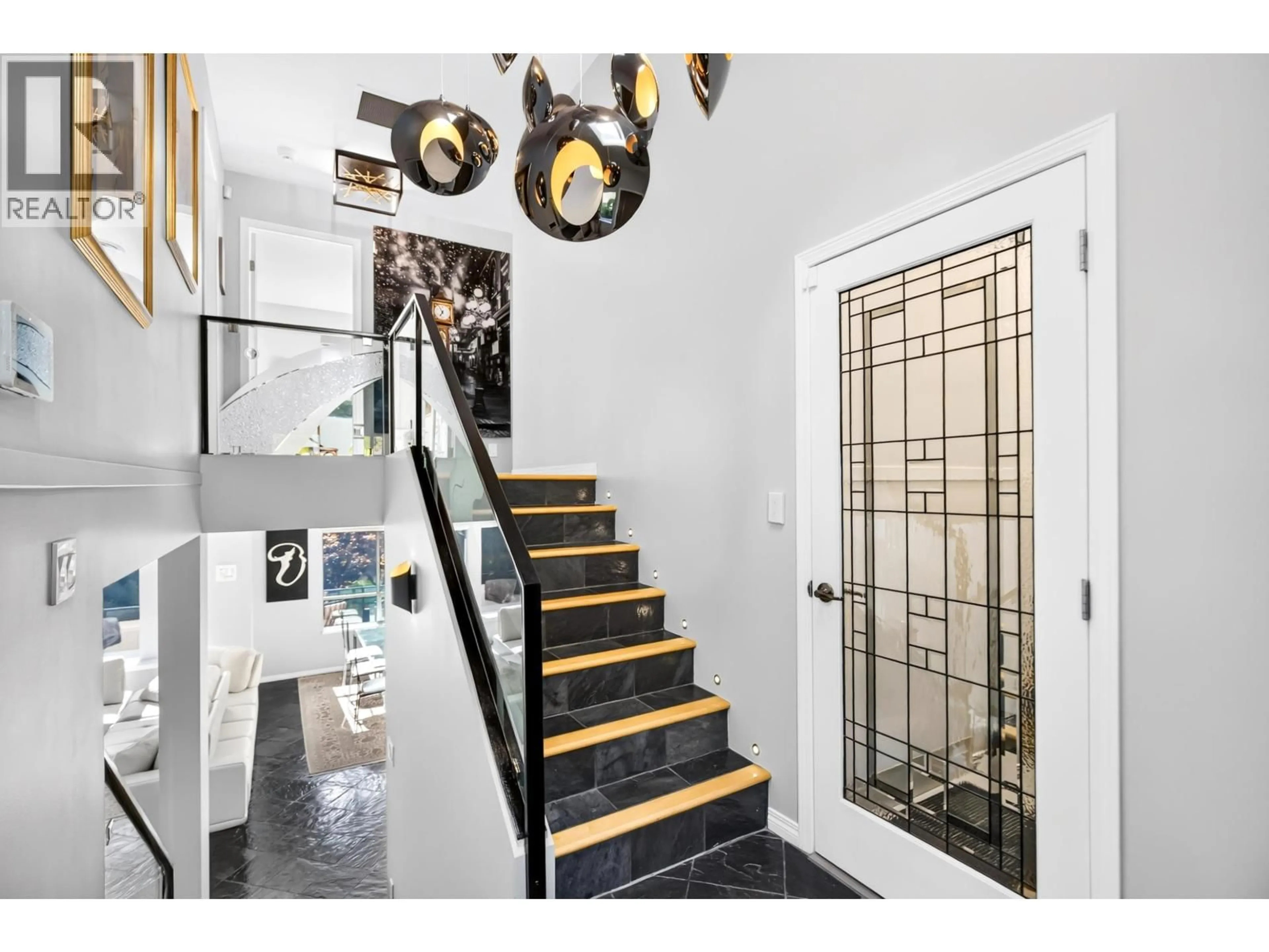 Indoor entryway for 647 THURSTON CLOSE, Port Moody British Columbia V3H4J4