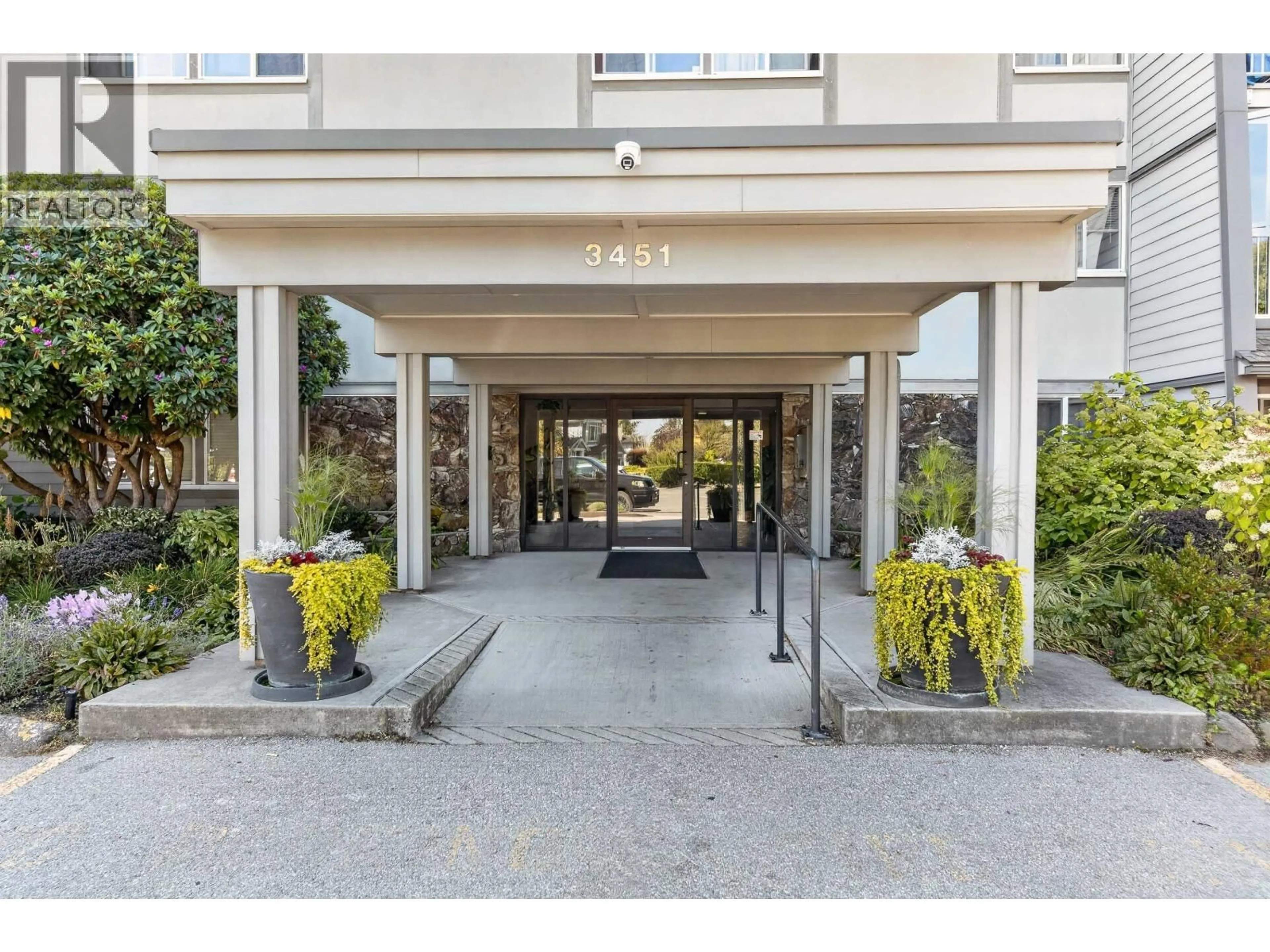 Indoor foyer for 119 - 3451 SPRINGFIELD DRIVE, Richmond British Columbia V7E1Z2