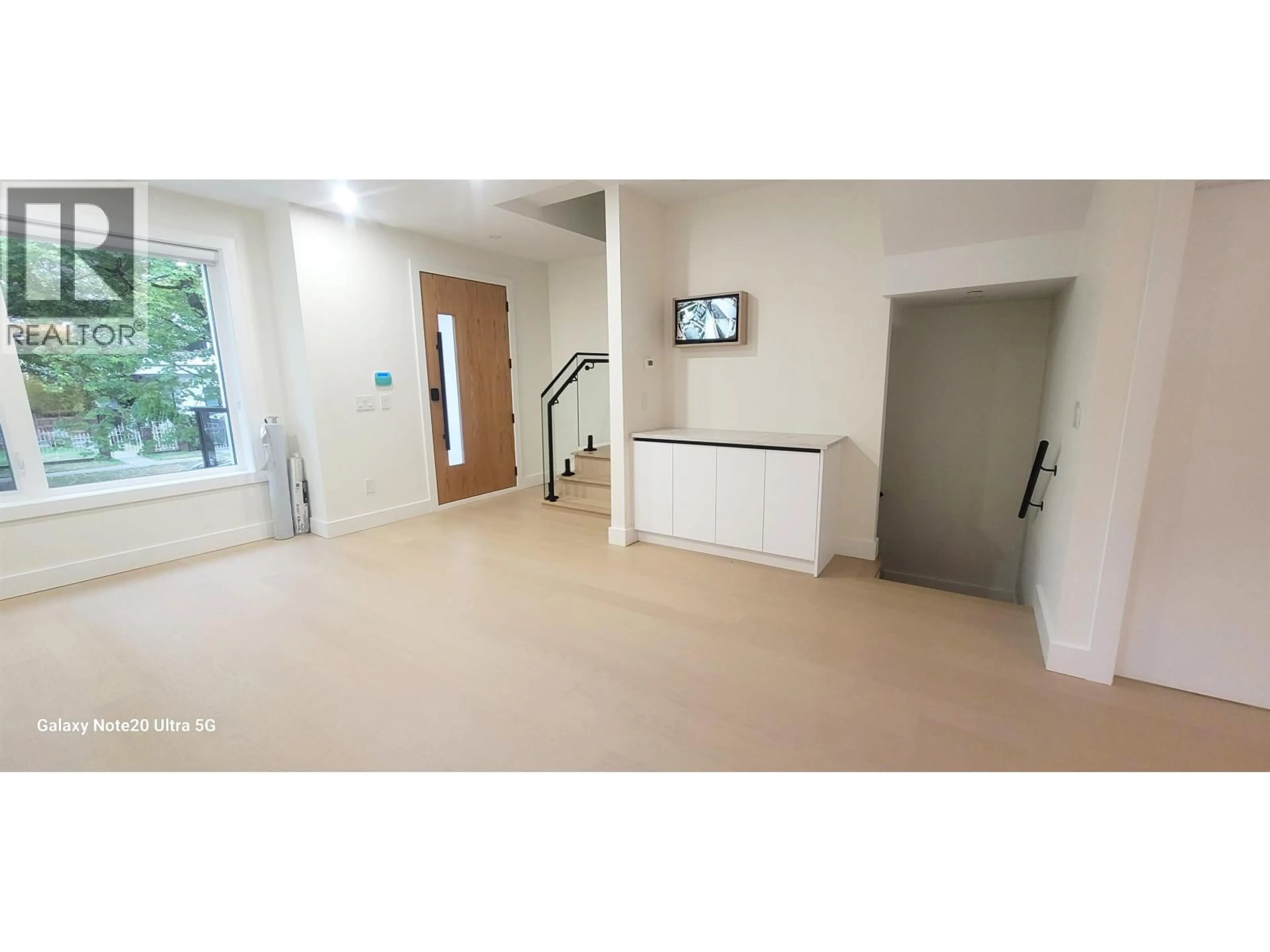 A pic of a room for 1 - 2741 GRANT STREET, Vancouver British Columbia V5K3H1