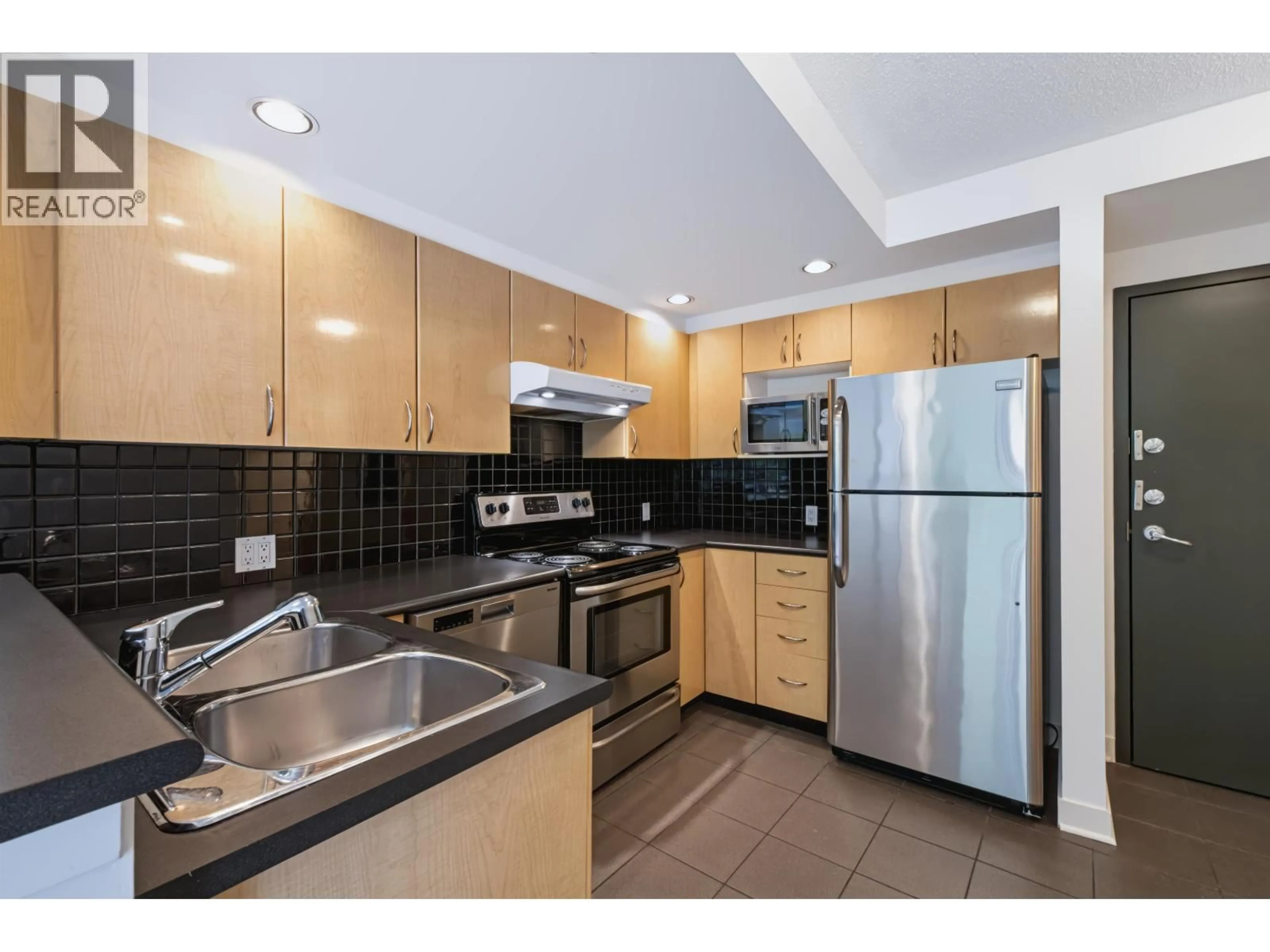 Standard kitchen, ceramic/tile floor for 202 - 1688 ROBSON STREET, Vancouver British Columbia V6G1C7