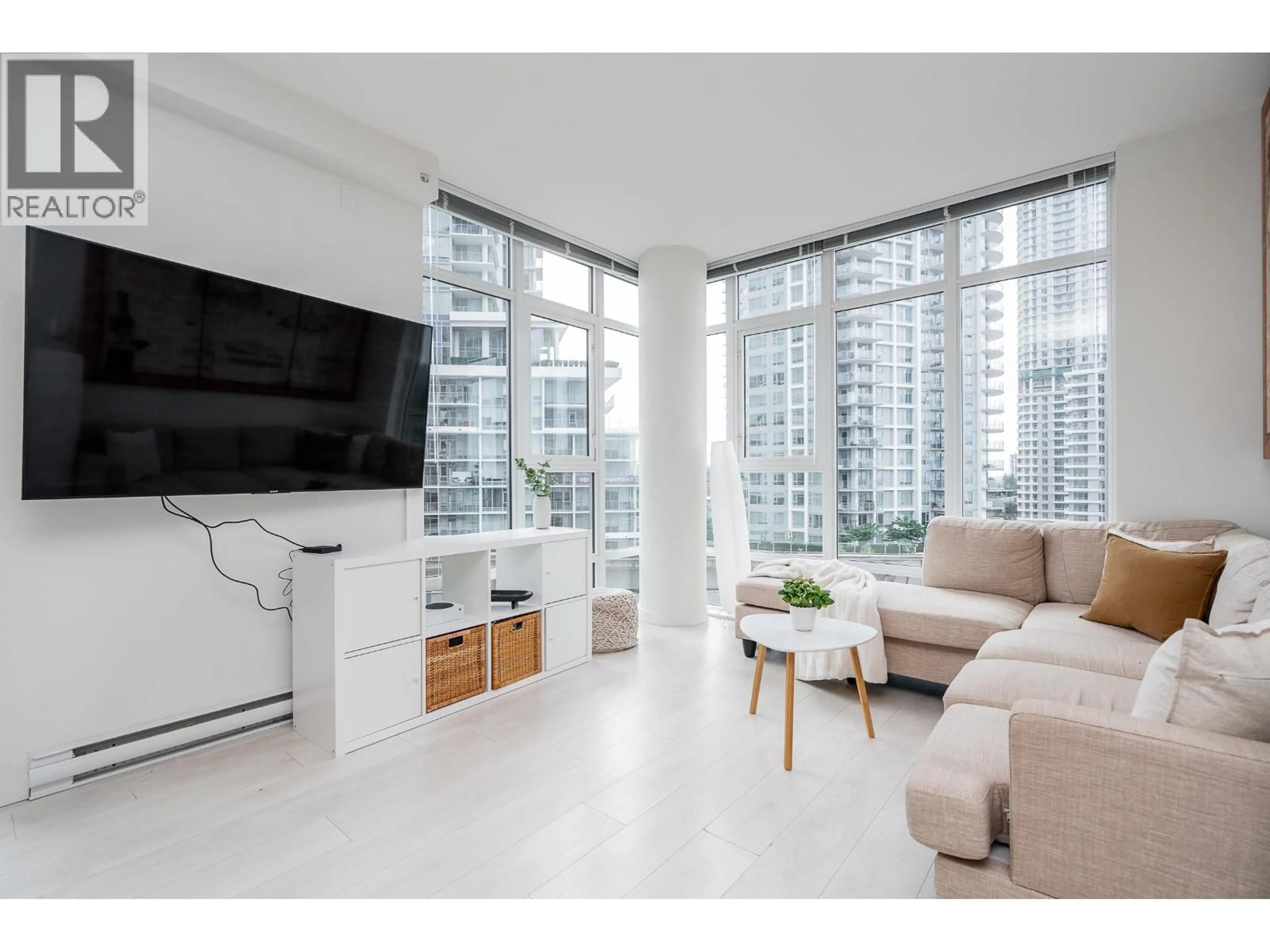 Living room with furniture, unknown for 601 - 691 NORTH ROAD, Coquitlam British Columbia V3J0H9