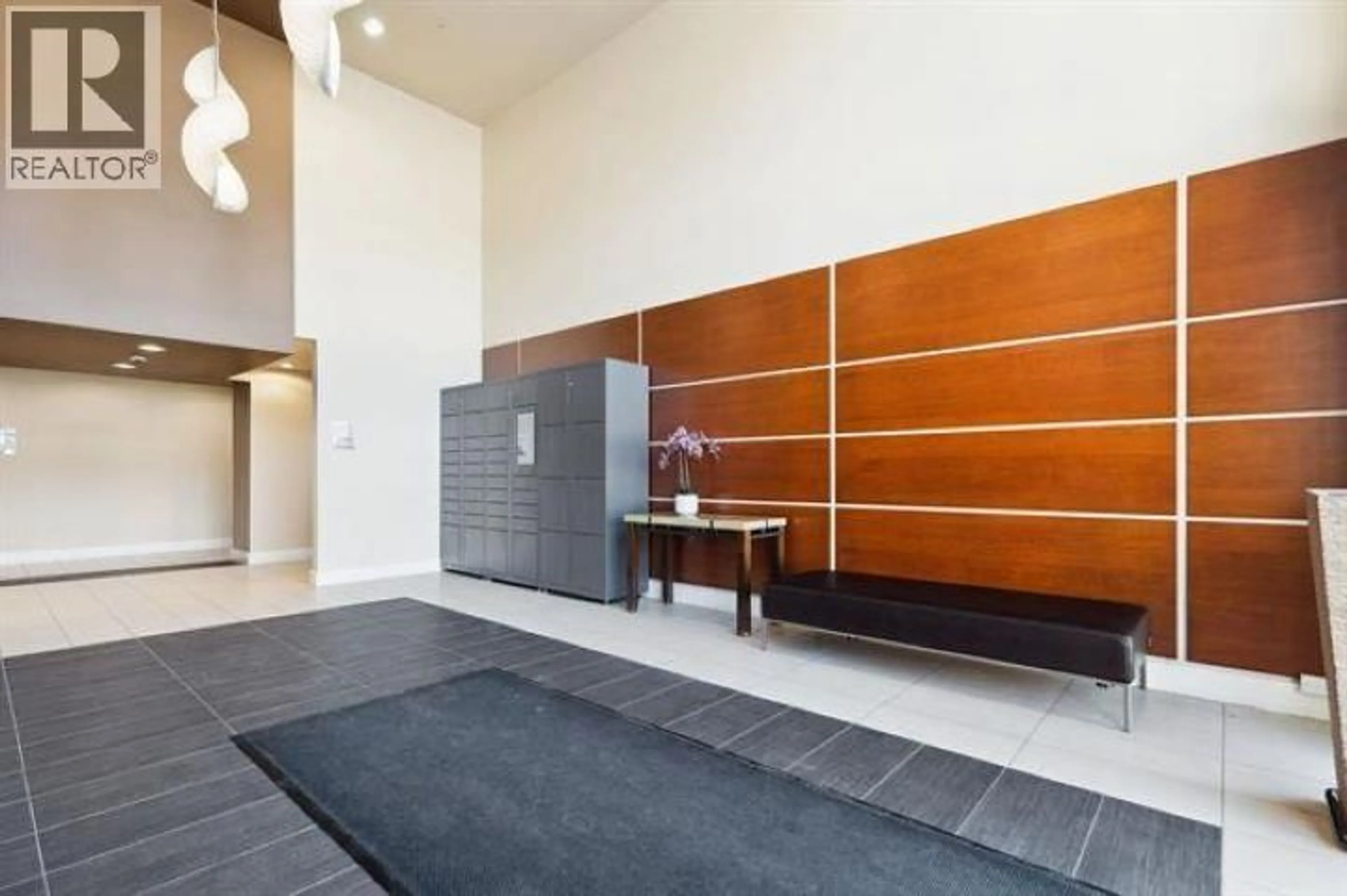 Indoor foyer for 408 - 610 VICTORIA STREET, New Westminster British Columbia V3M0A5