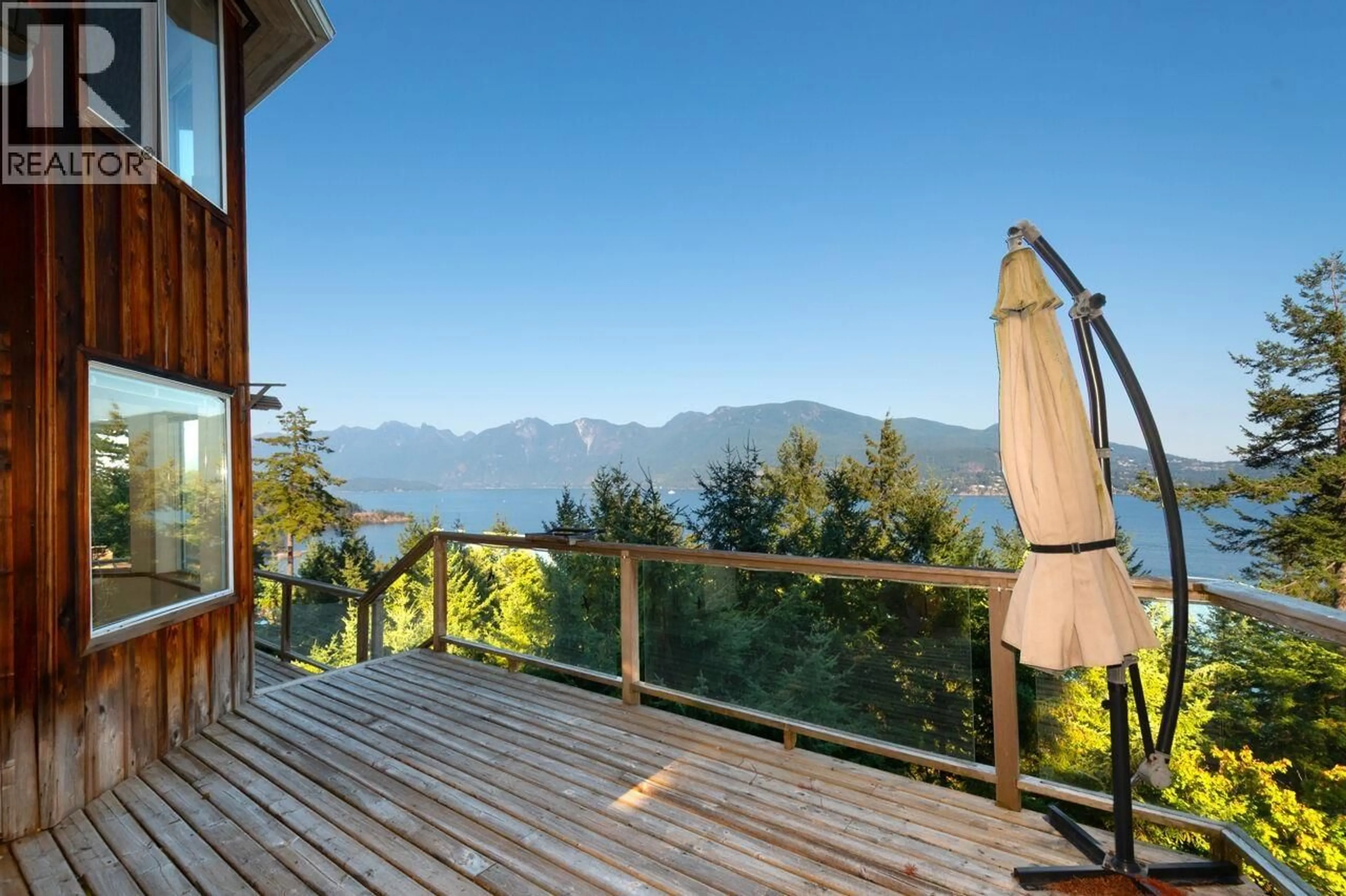 Patio, mountain view for 671 TAYLOR ROAD, Bowen Island British Columbia V0N1G1