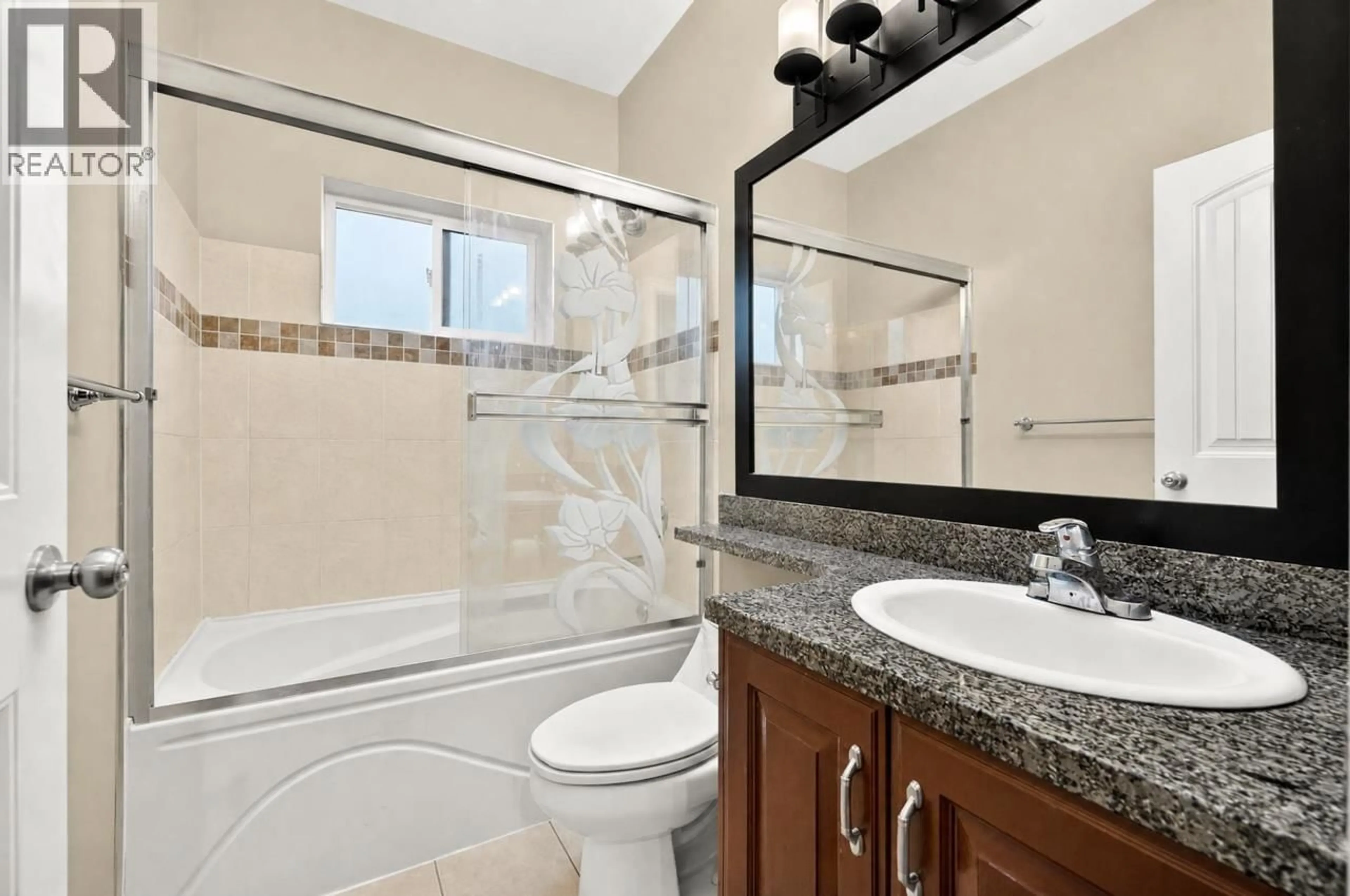 Standard bathroom, ceramic/tile floor for 6676 VICTORIA DRIVE, Vancouver British Columbia V5P3Y1