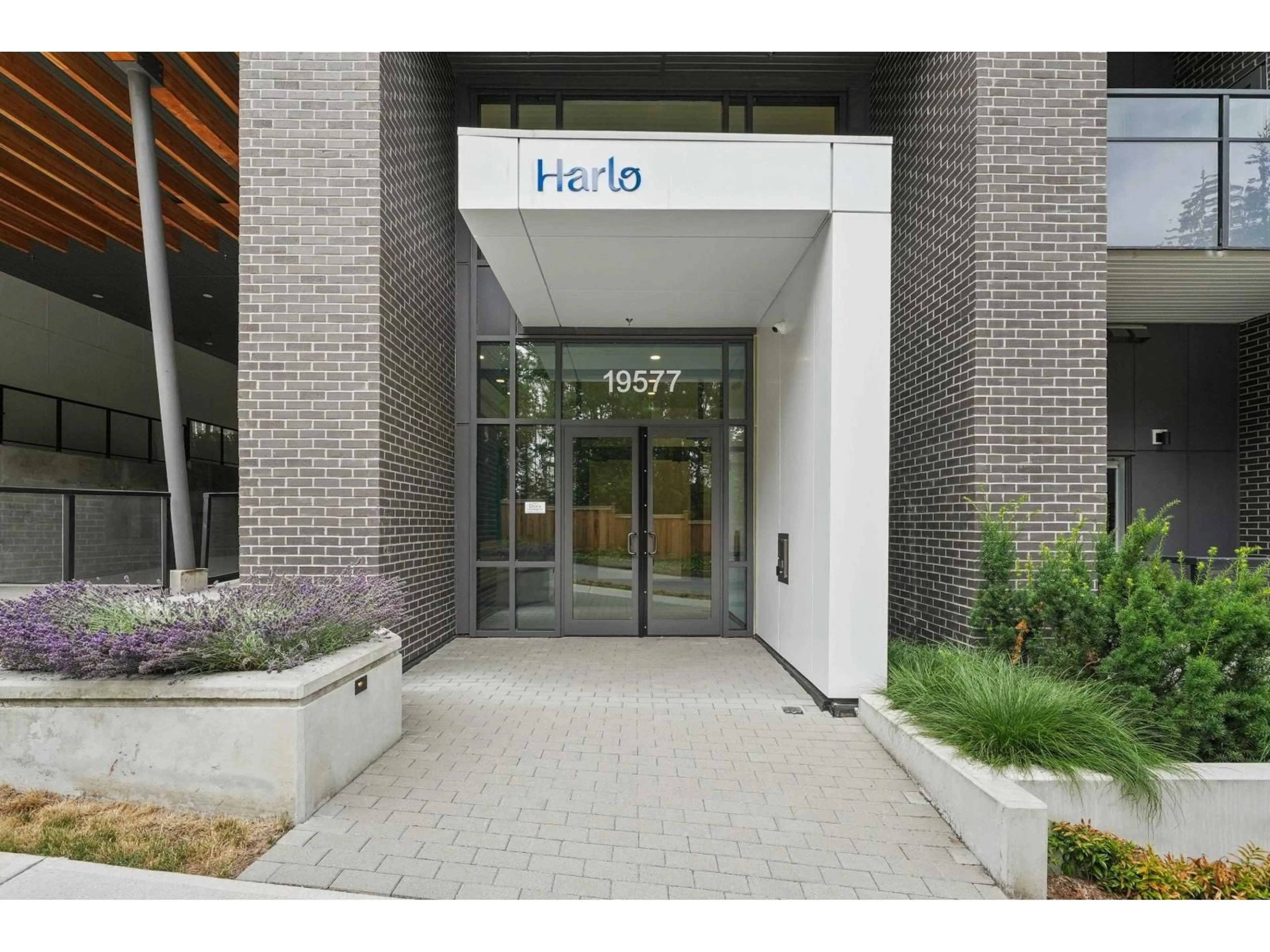 Indoor foyer for 209 - 19577 65B STREET, Surrey British Columbia V4N6Y3