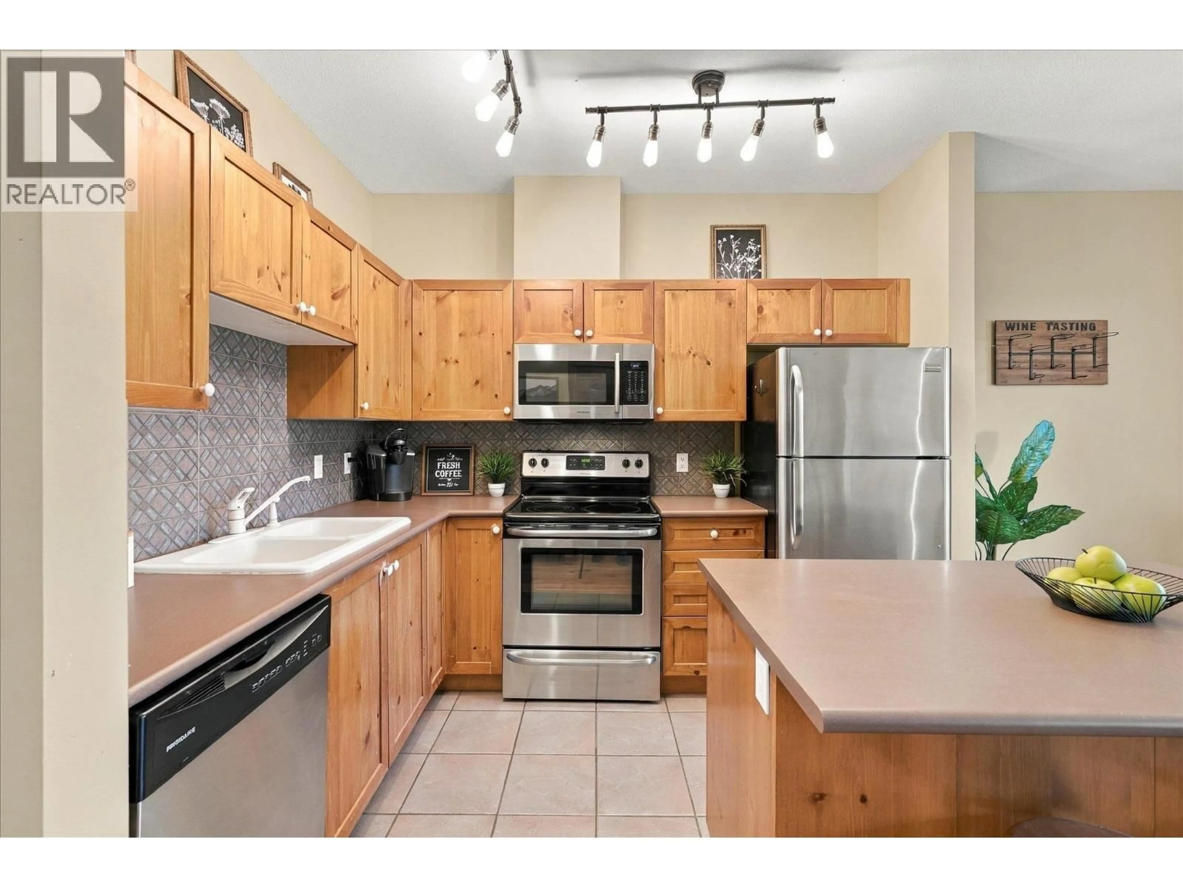 Standard kitchen, unknown for 103 - 3300 PTARMIGAN PLACE, Whistler British Columbia V8E0V5