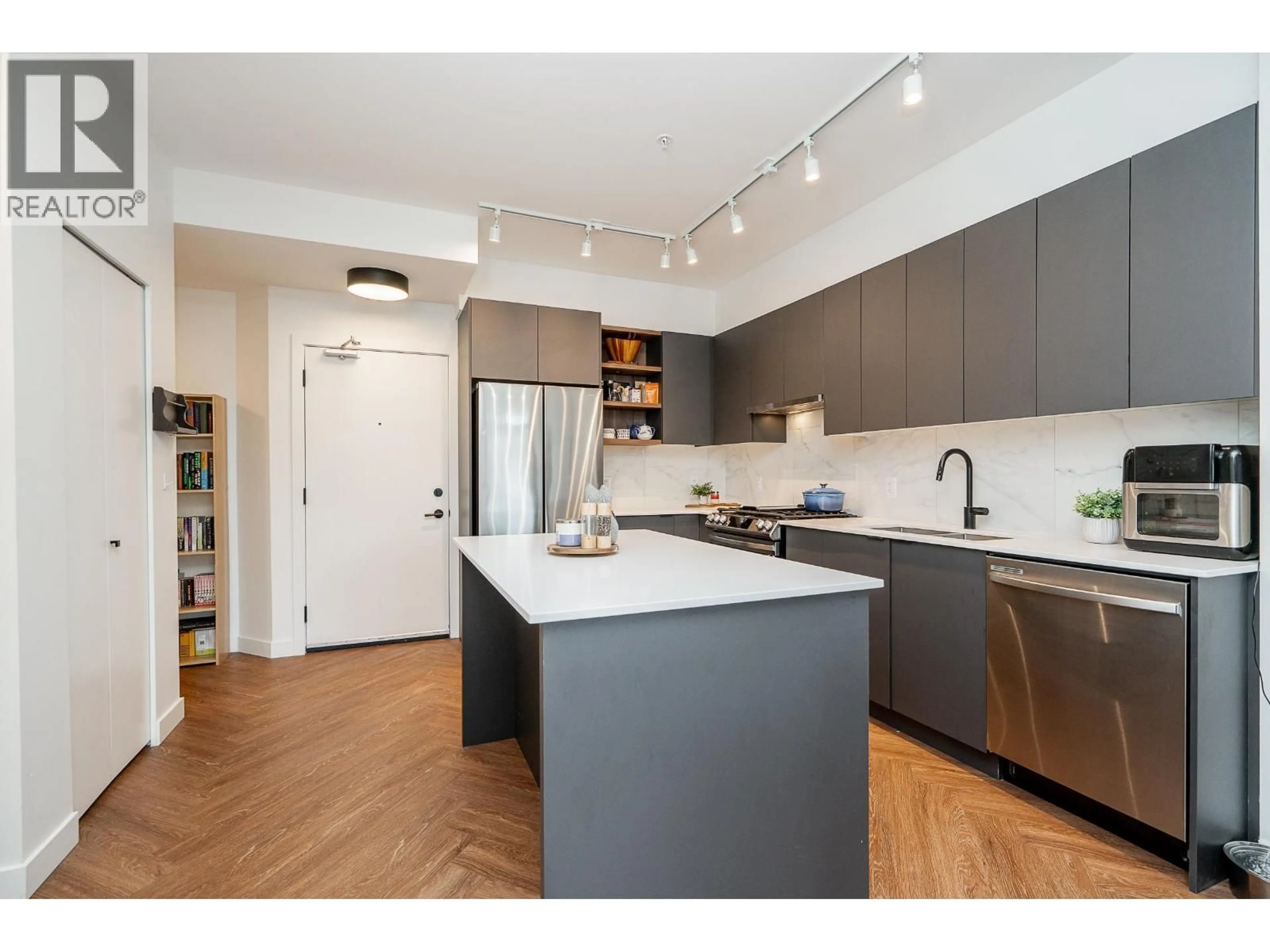 Open concept kitchen, unknown for 213 - 3229 ST JOHNS STREET, Port Moody British Columbia V3H0M4