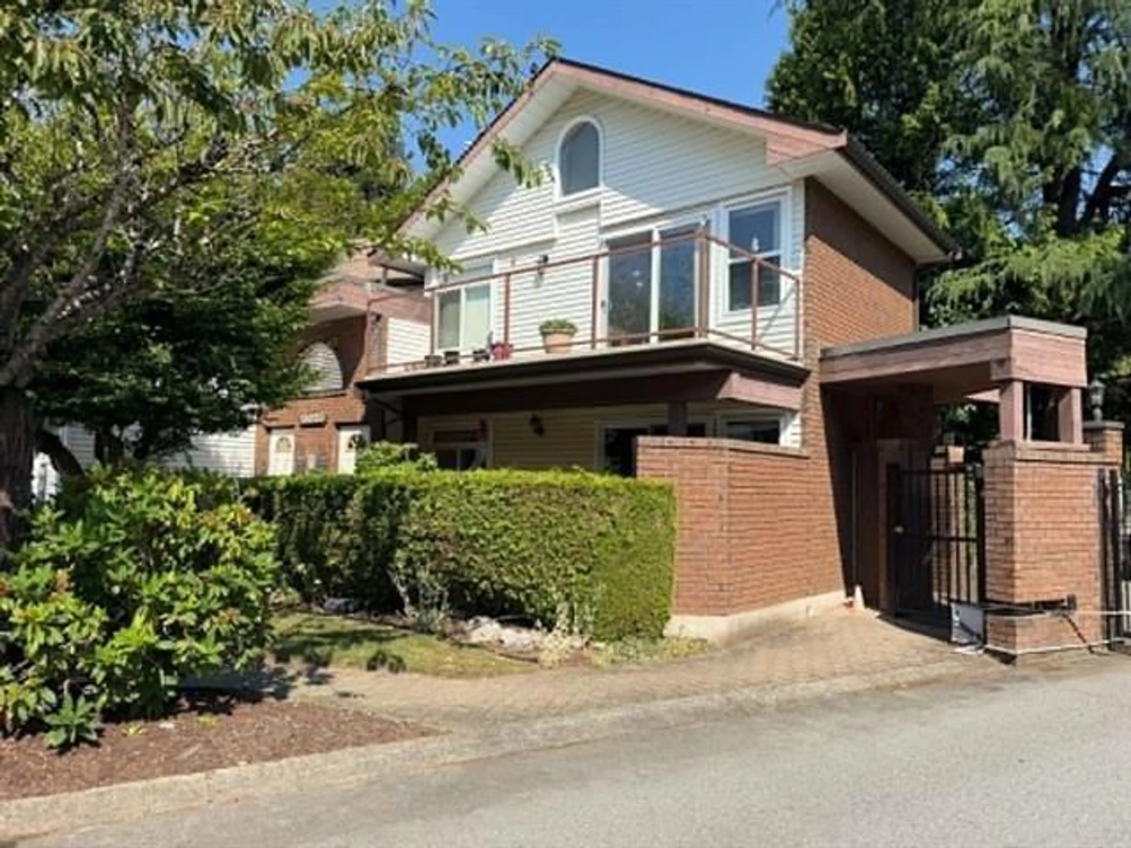 Home with brick exterior material, street for 101 - 13858 102 AVENUE, Surrey British Columbia V3T1P1