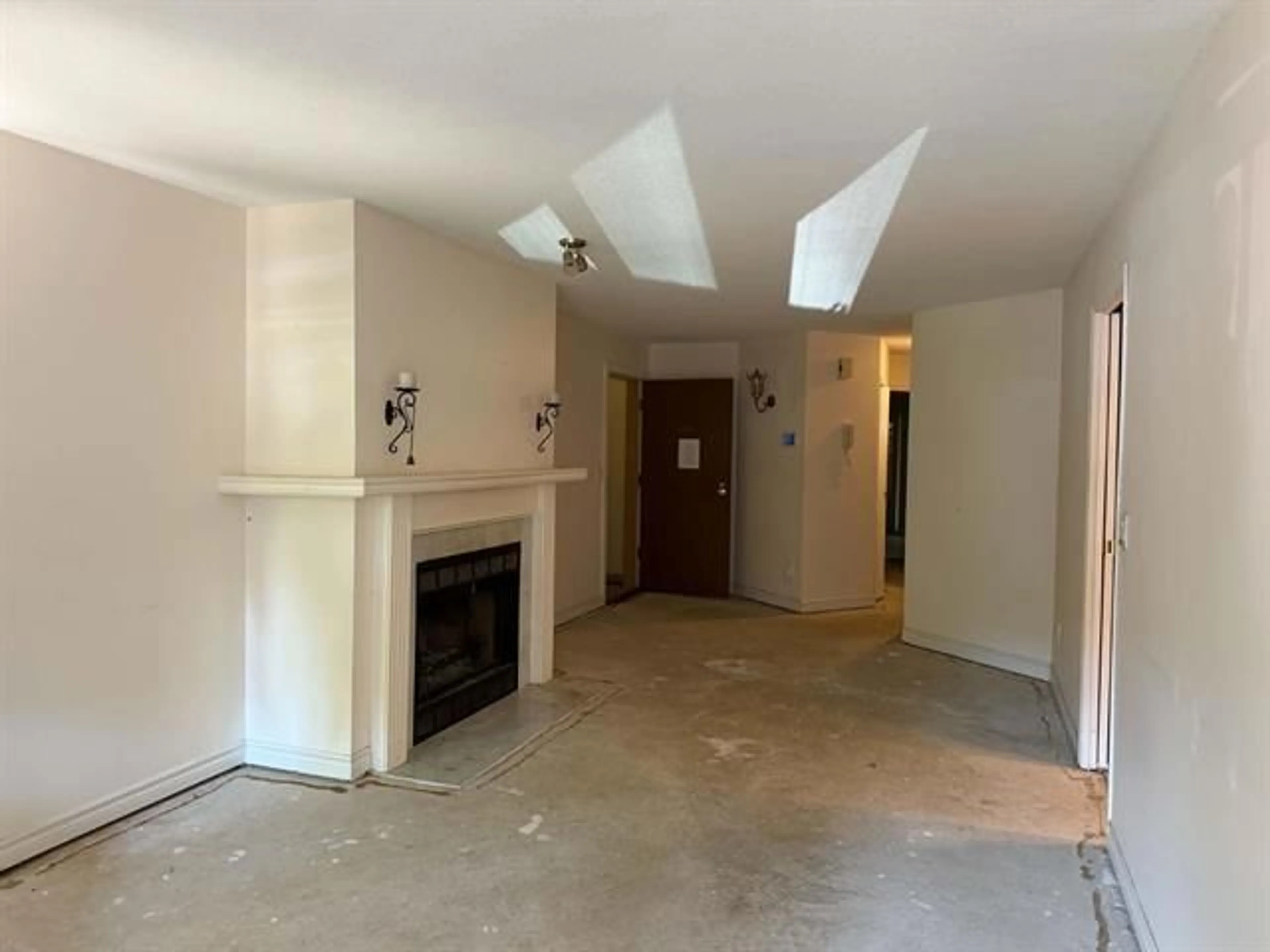 A pic of a room for 101 - 13858 102 AVENUE, Surrey British Columbia V3T1P1