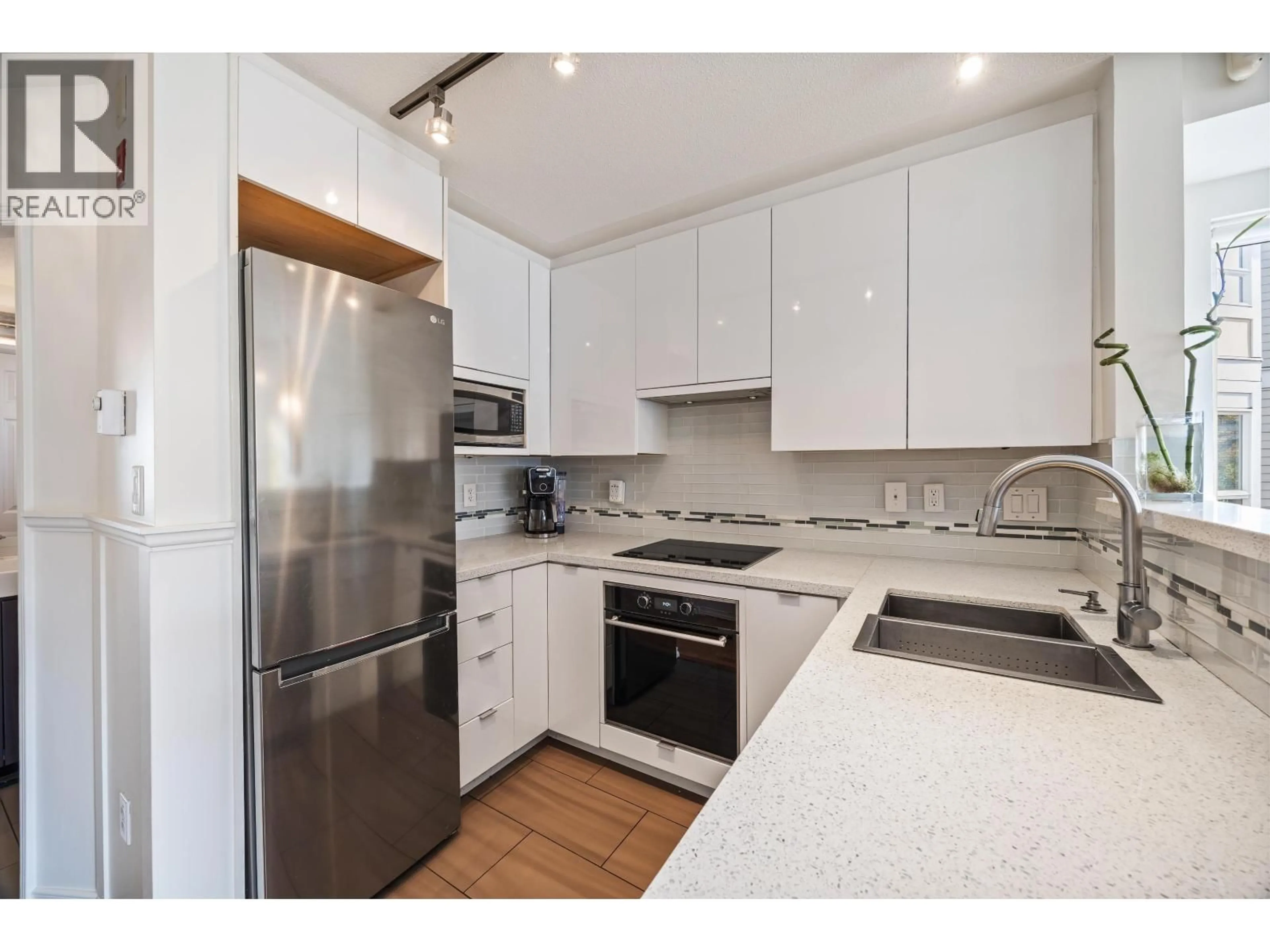 Standard kitchen, unknown for 316 - 2565 BROADWAY STREET, Vancouver British Columbia V6K2E9