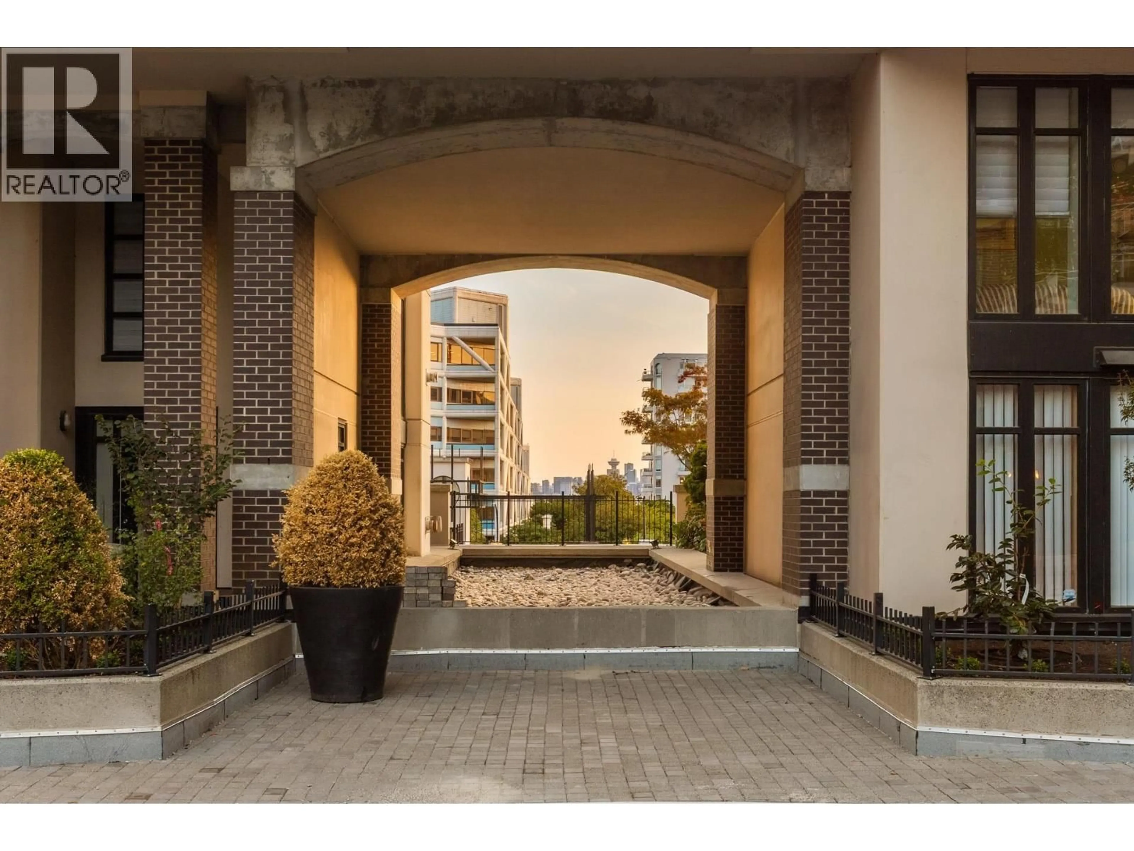 Indoor foyer for 1505 - 155 1ST STREET, North Vancouver British Columbia V7M3N8