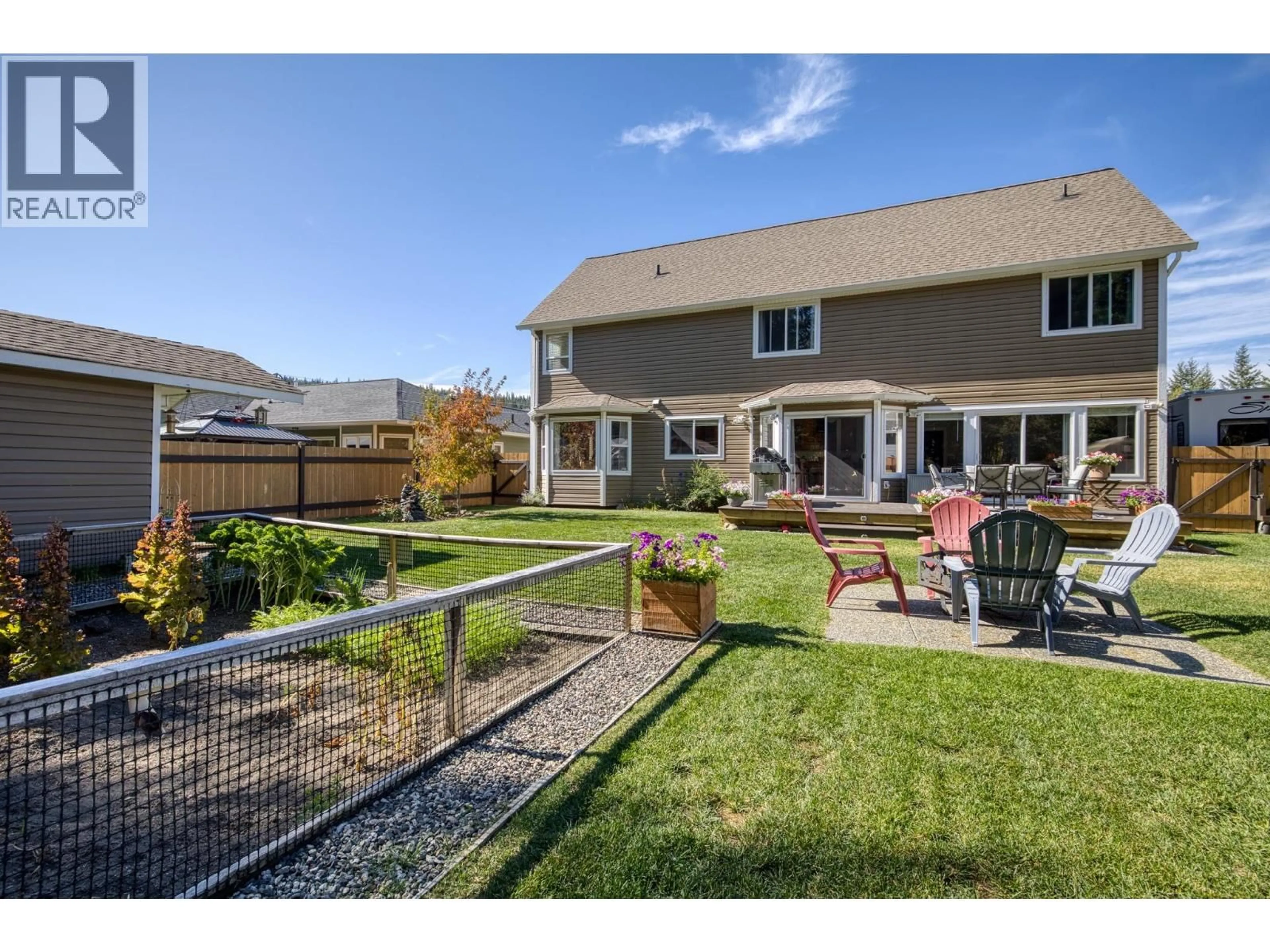 Patio, unknown for 939 FRASER AVENUE, 100 Mile House British Columbia V0K2E0