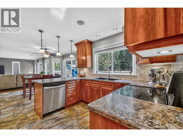 939 FRASER AVENUE, 100 Mile House 5