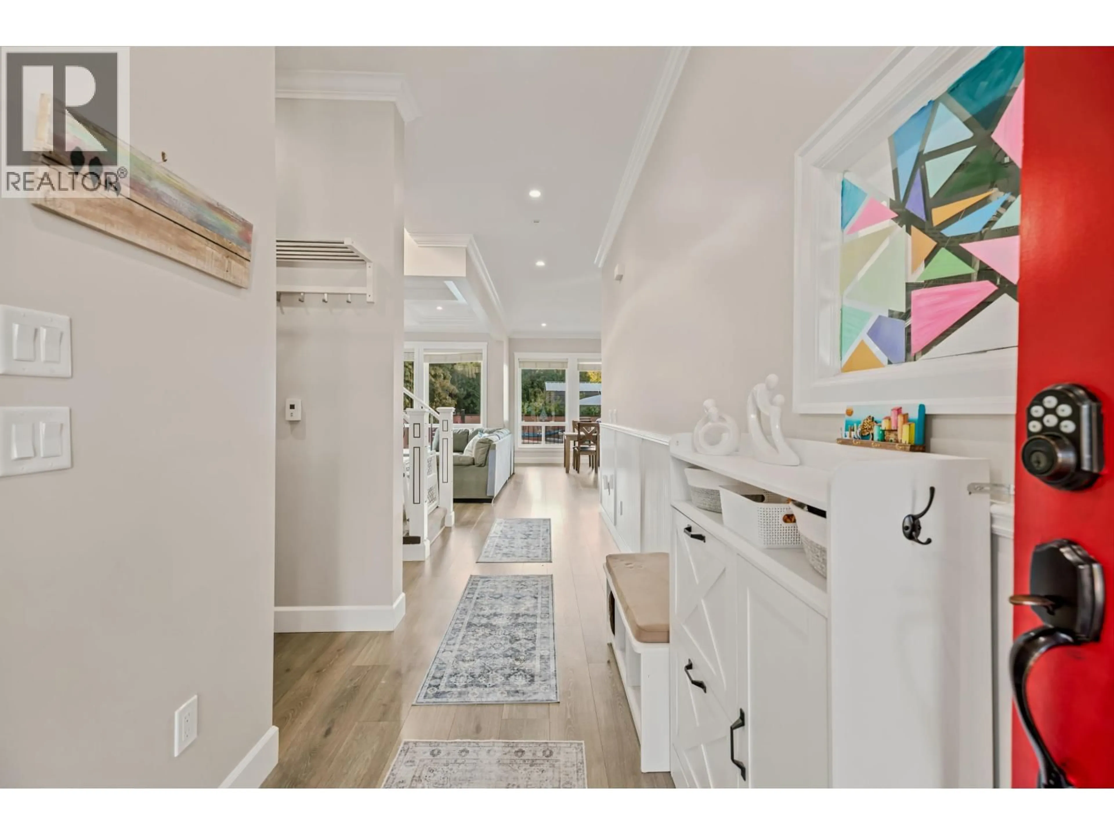Indoor entryway for 19420 117 AVENUE, Pitt Meadows British Columbia V3Y1G4