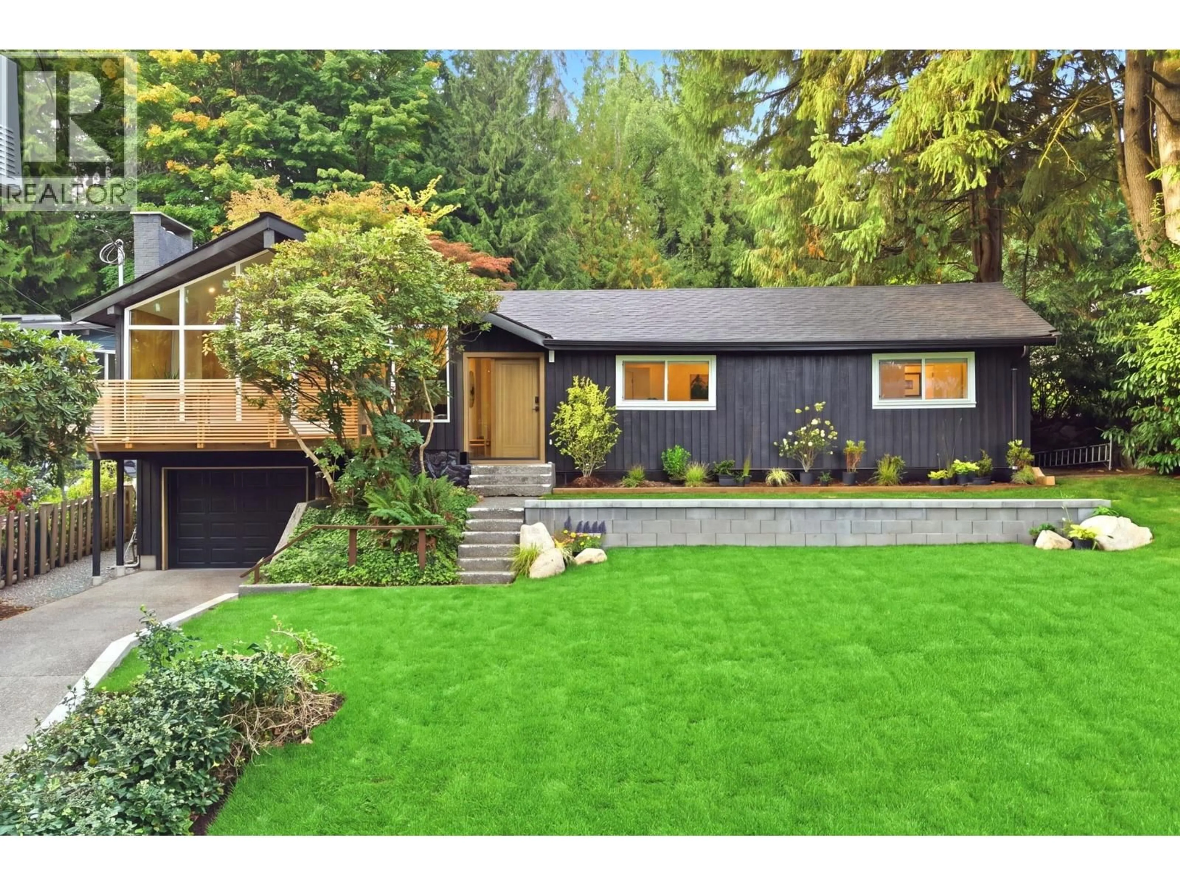 Home with vinyl exterior material, street for 4646 COVE CLIFF ROAD, North Vancouver British Columbia V7G1H6