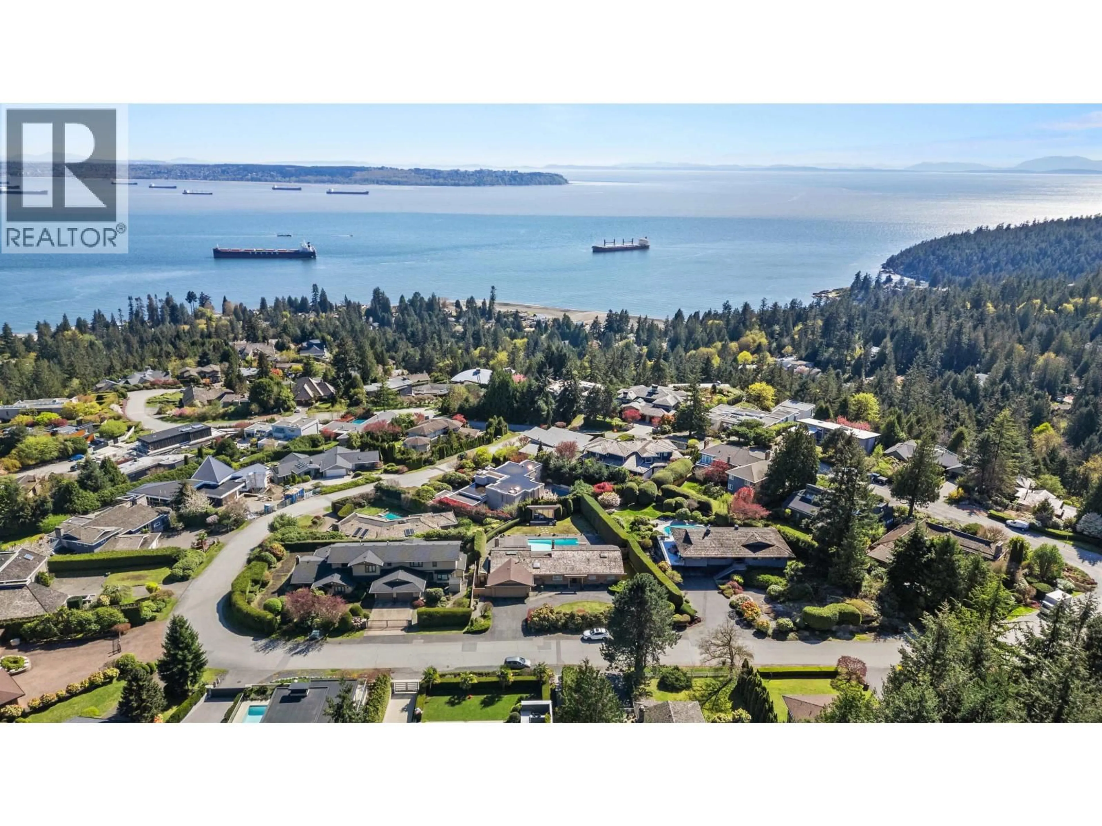 A pic from outside/outdoor area/front of a property/back of a property/a pic from drone, water/lake/river/ocean view for 4211 ROCKRIDGE CRESCENT, West Vancouver British Columbia V7W1A9
