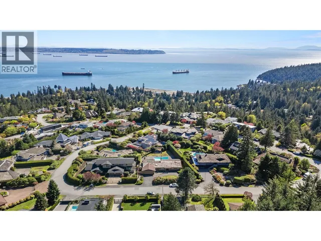 4211 ROCKRIDGE CRESCENT, West Vancouver 3