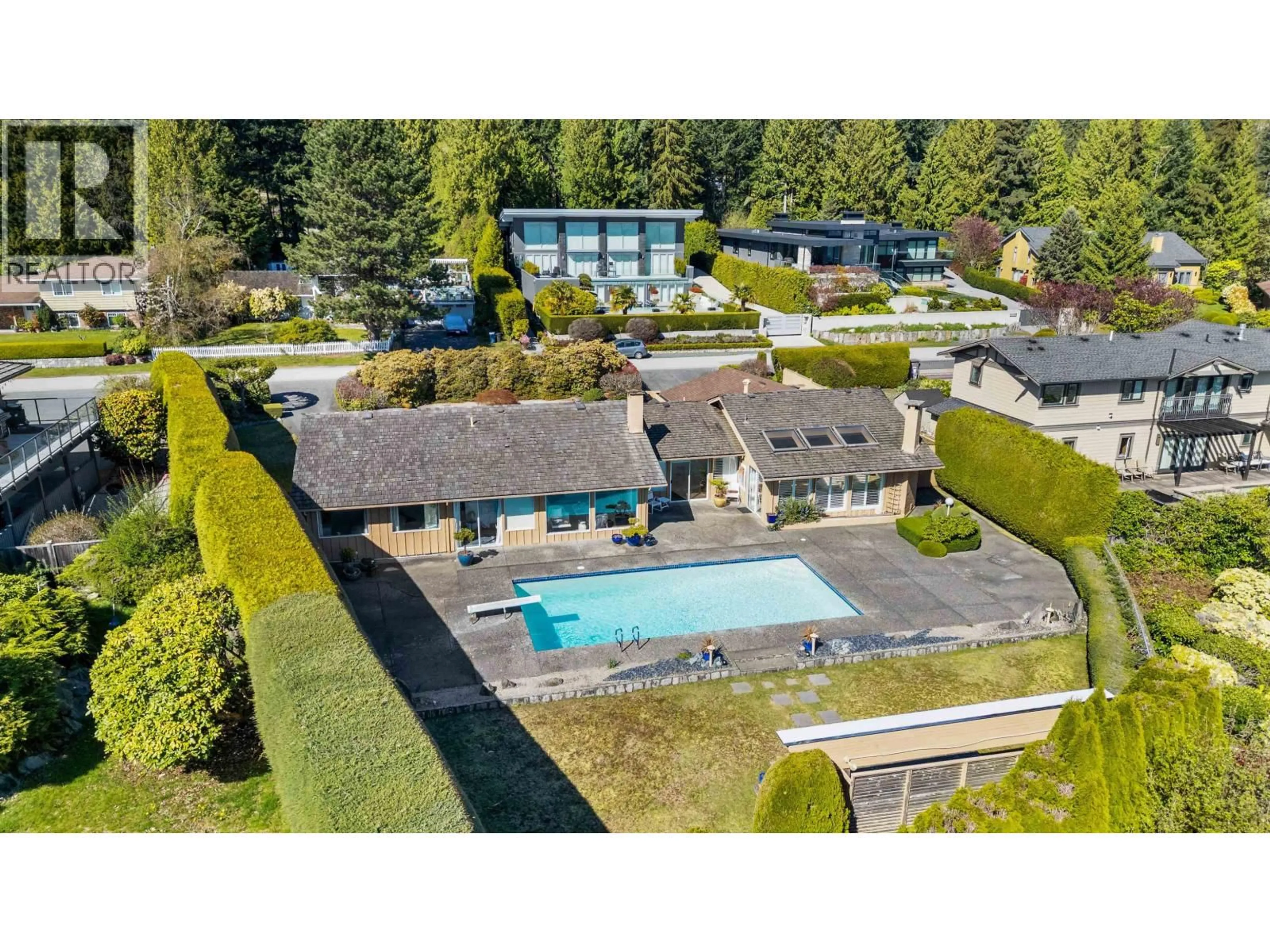 A pic from outside/outdoor area/front of a property/back of a property/a pic from drone, unknown for 4211 ROCKRIDGE CRESCENT, West Vancouver British Columbia V7W1A9