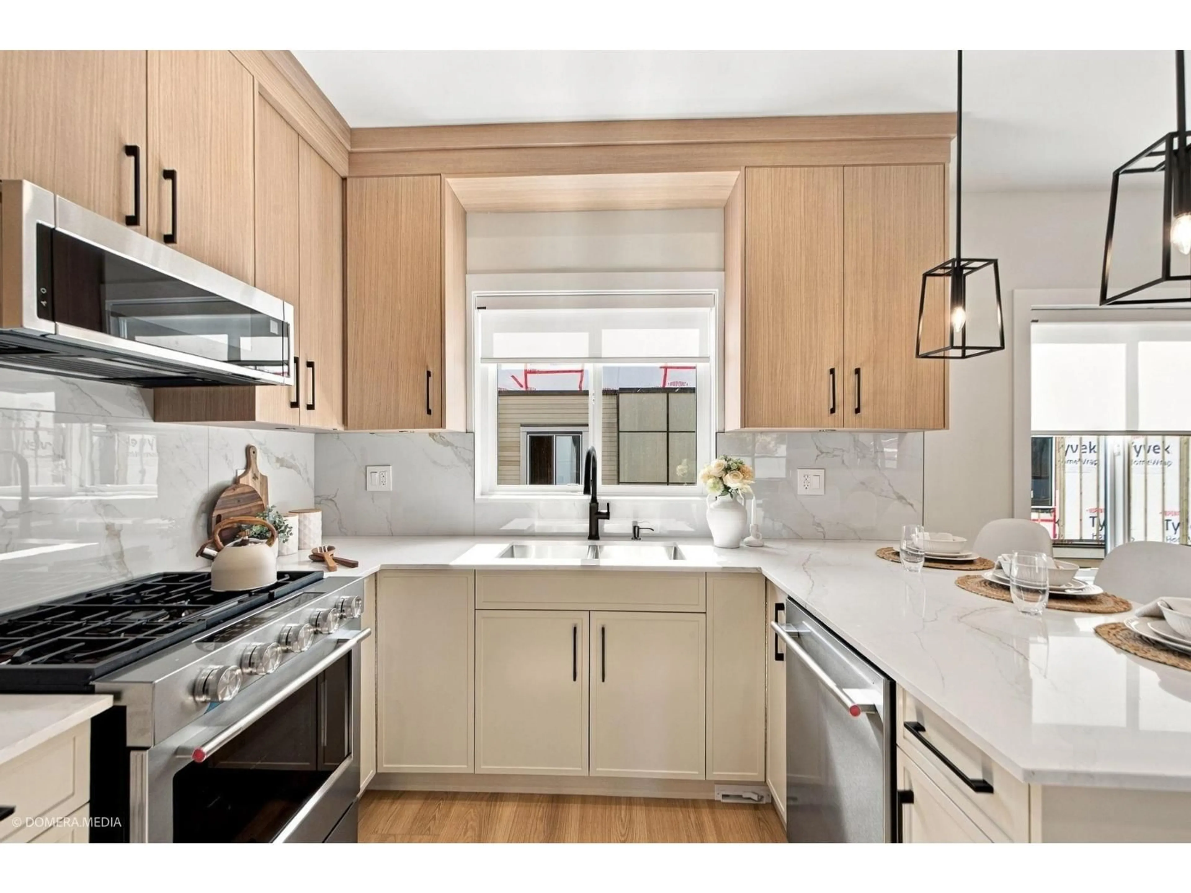 Contemporary kitchen, unknown for 4 - 17432 58 AVENUE, Surrey British Columbia V3S1L2
