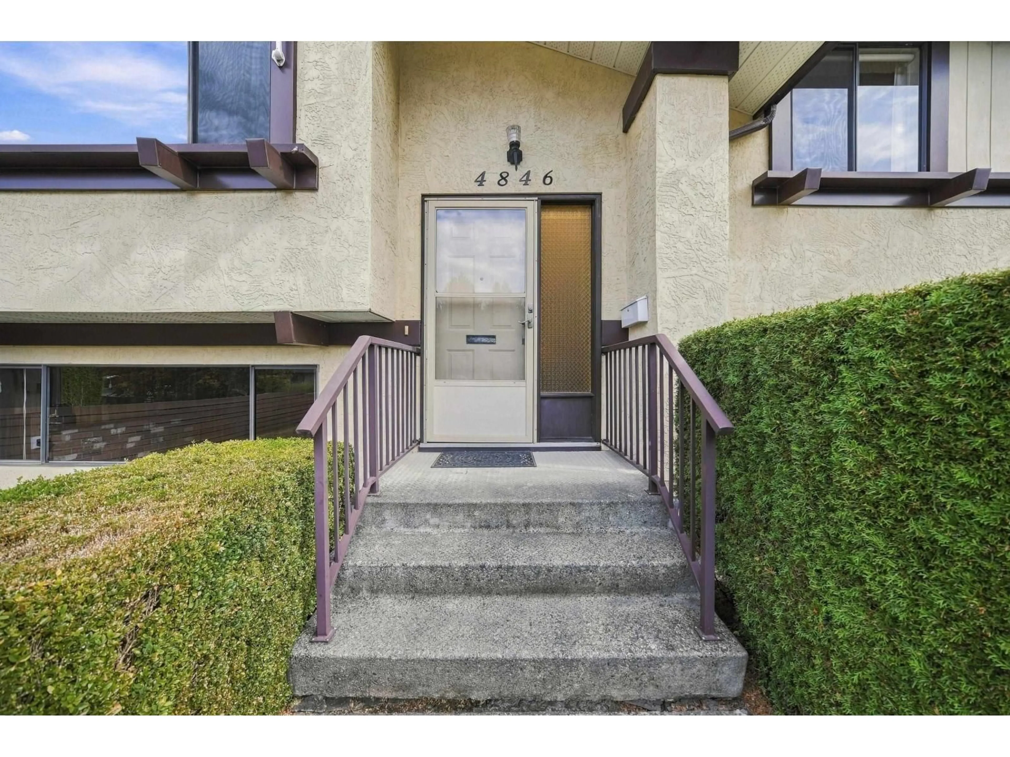 Indoor entryway for 4846 207A STREET, Langley British Columbia V3A6V9