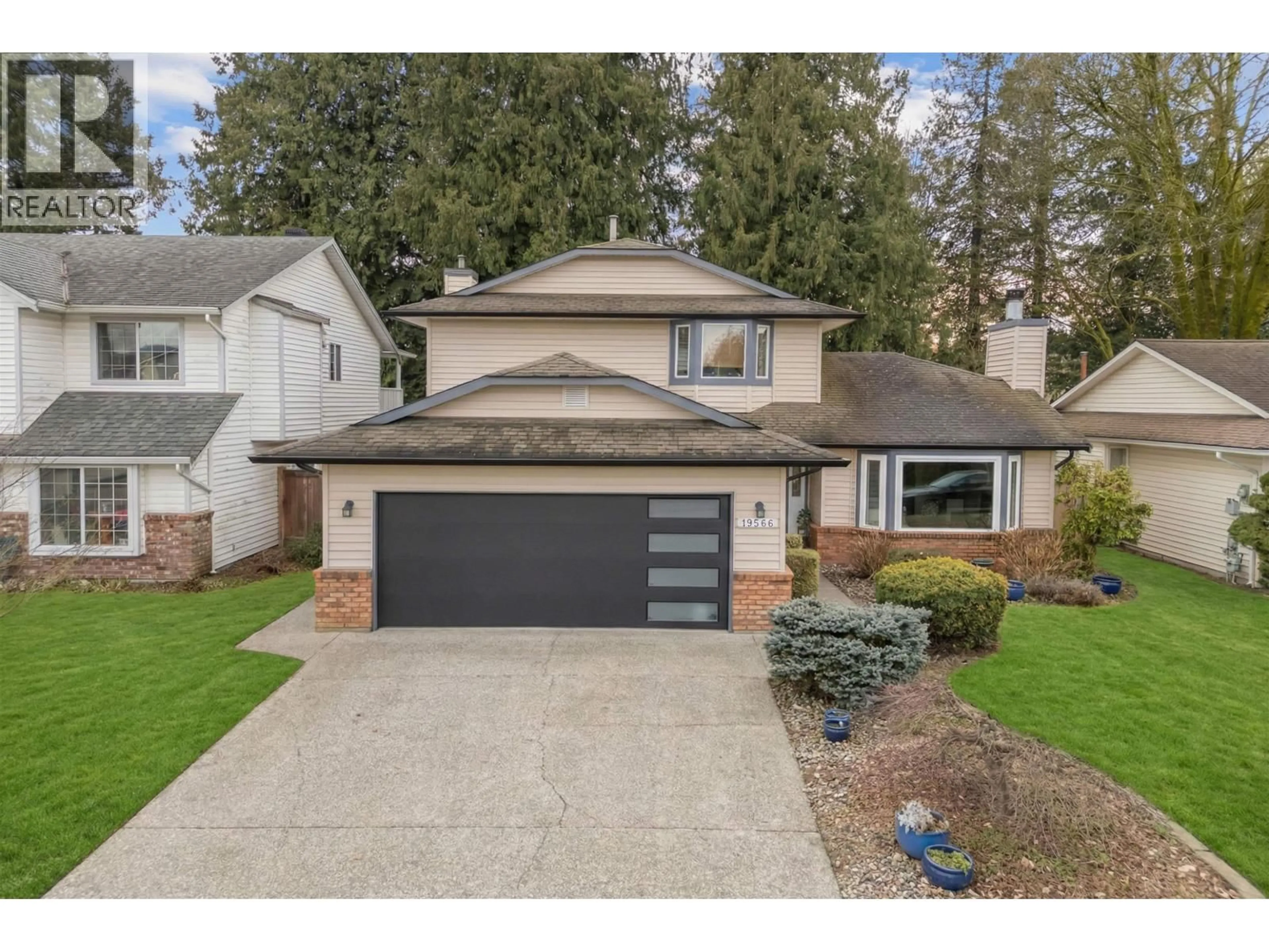 Home with vinyl exterior material, street for 19566 PARK ROAD, Pitt Meadows British Columbia V3Y1B1