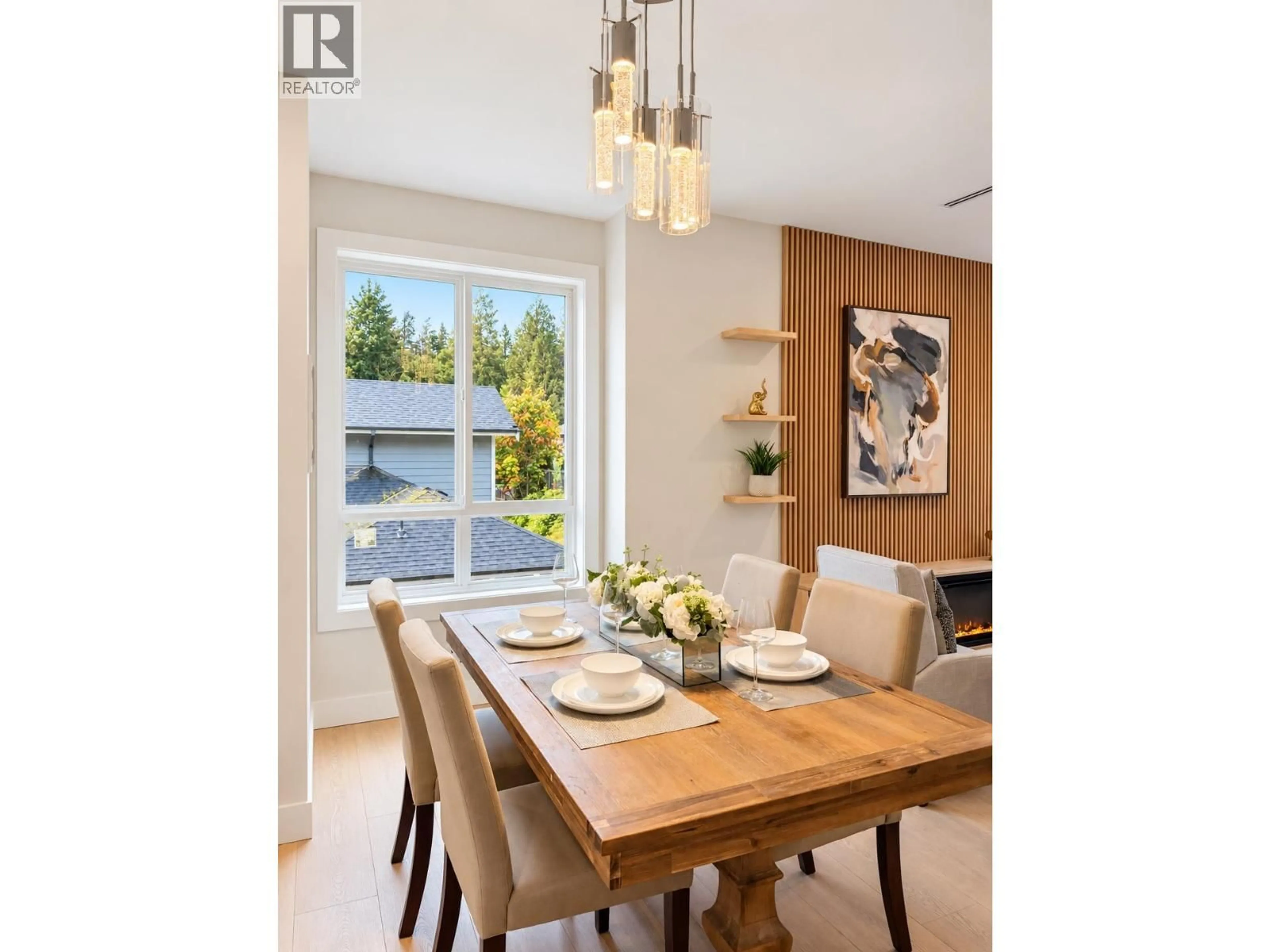 Dining room, wood/laminate floor for 1 - 6089 ROSEWOOD PLACE, Sechelt British Columbia V7Z0P9