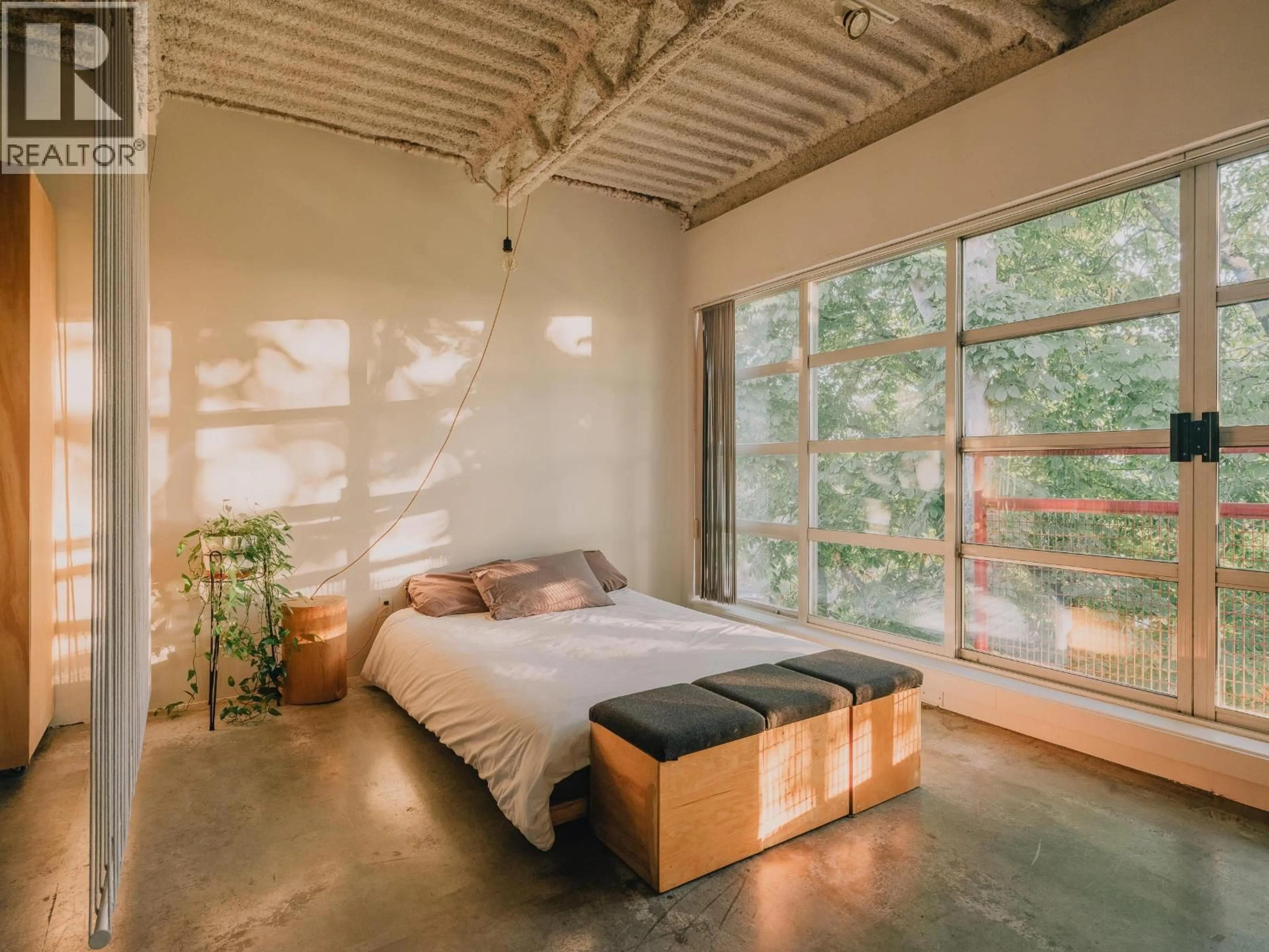 Bedroom with bed, cement floor for 422 - 350 2ND AVENUE, Vancouver British Columbia V5T4R8