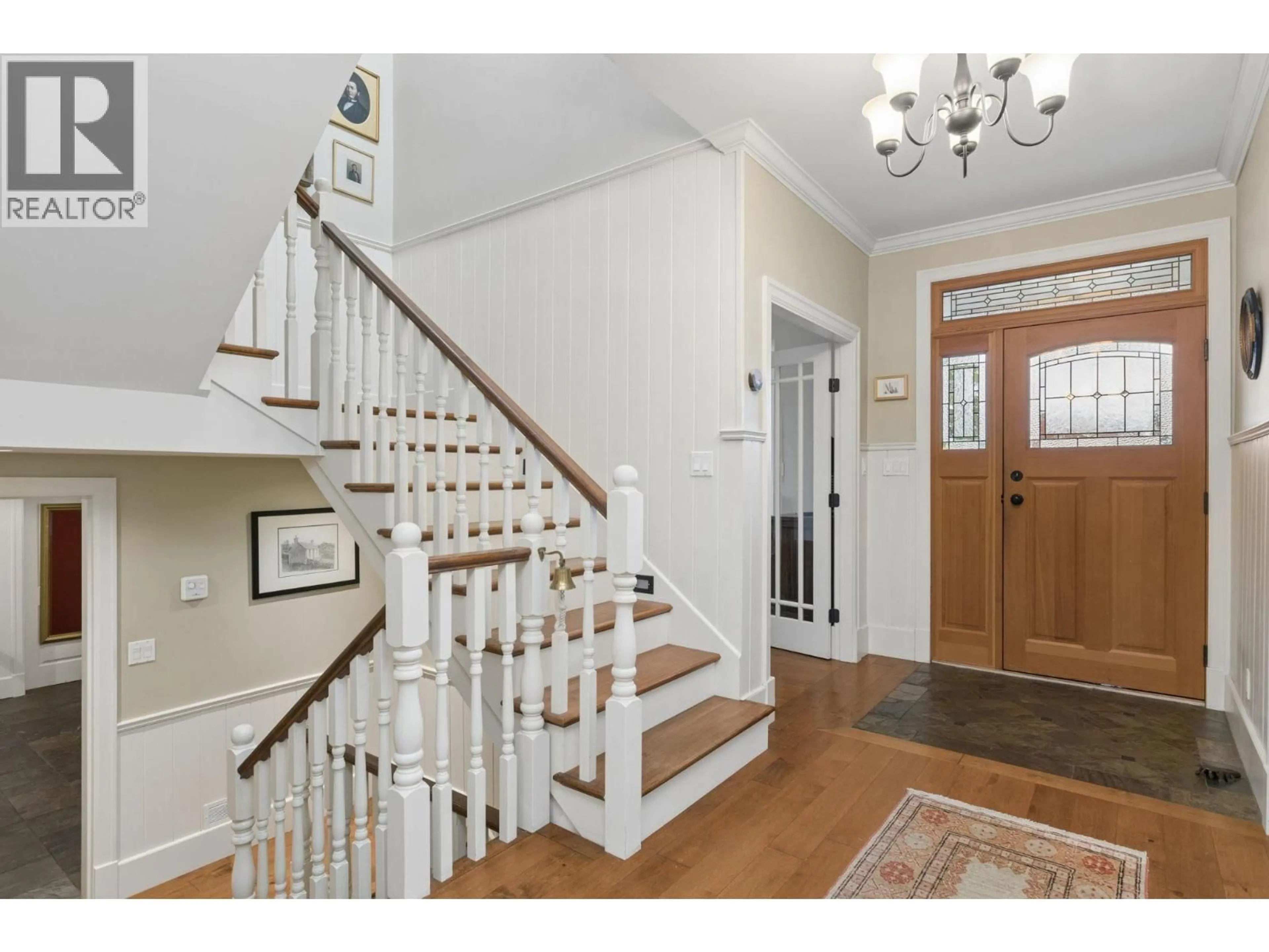 Indoor entryway for 3815 SUNNYCREST DRIVE, North Vancouver British Columbia V7R3C5