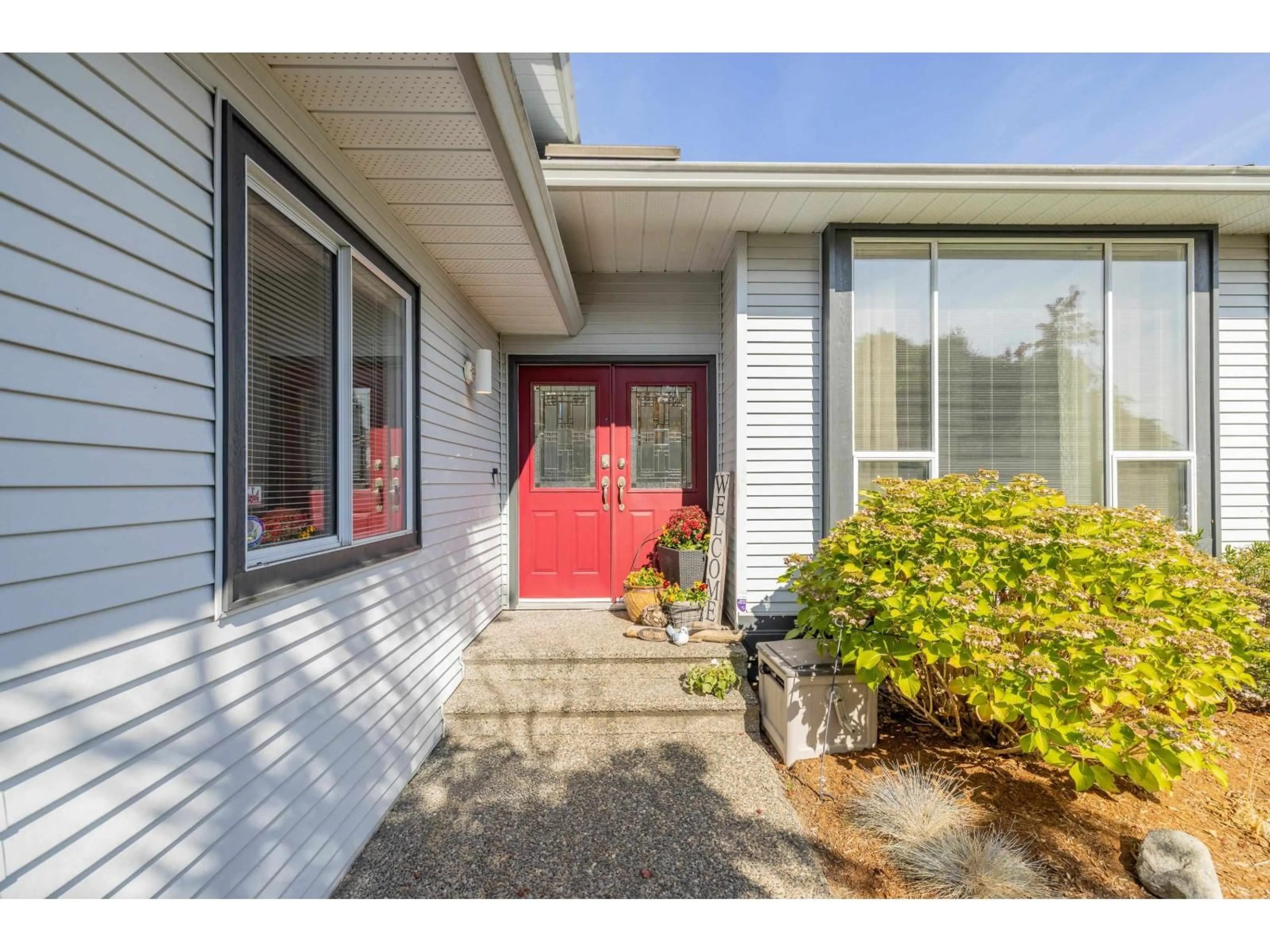 Indoor entryway for 18693 56A AVENUE, Surrey British Columbia V3S7Y2