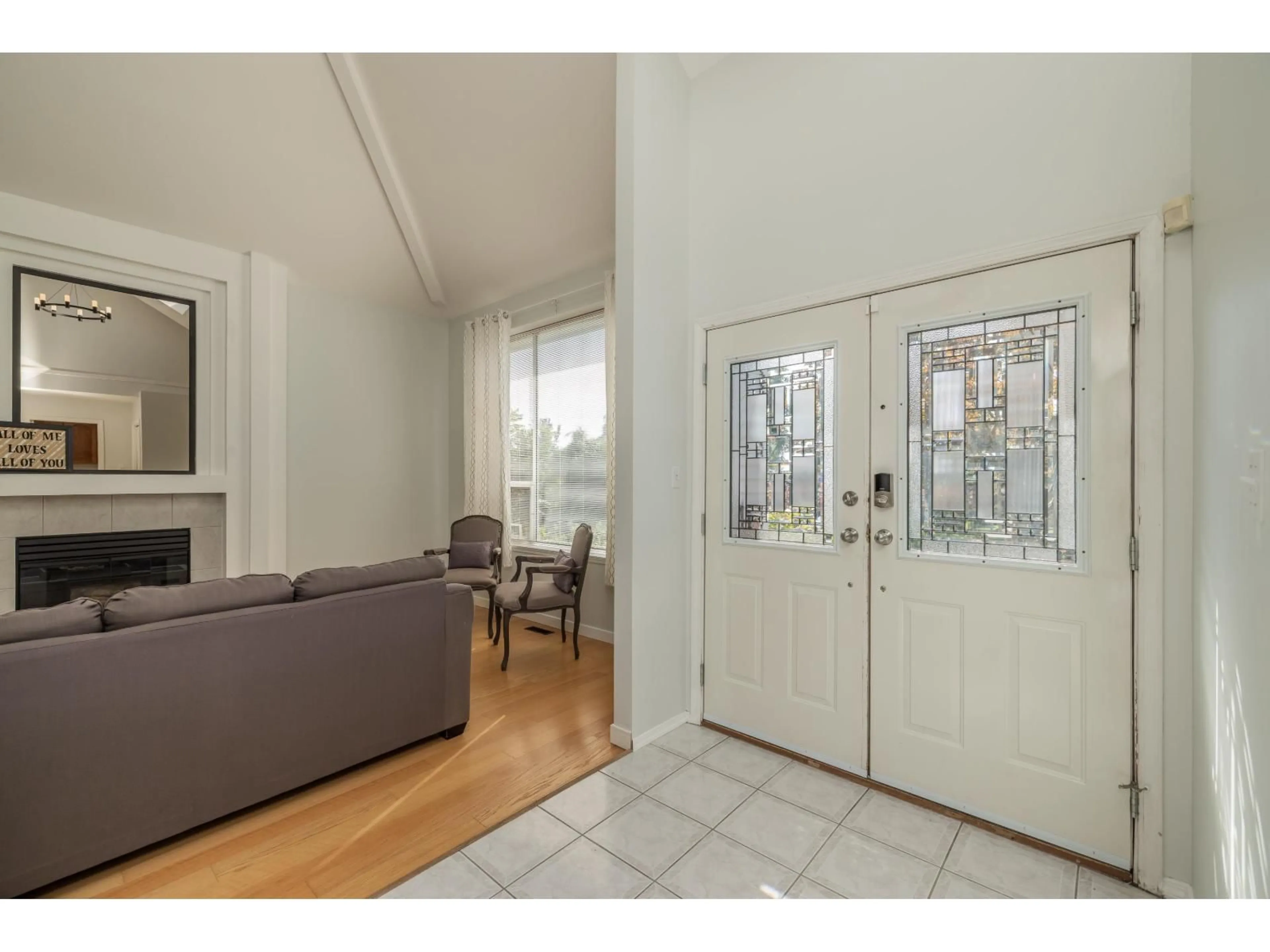 Indoor entryway for 18693 56A AVENUE, Surrey British Columbia V3S7Y2