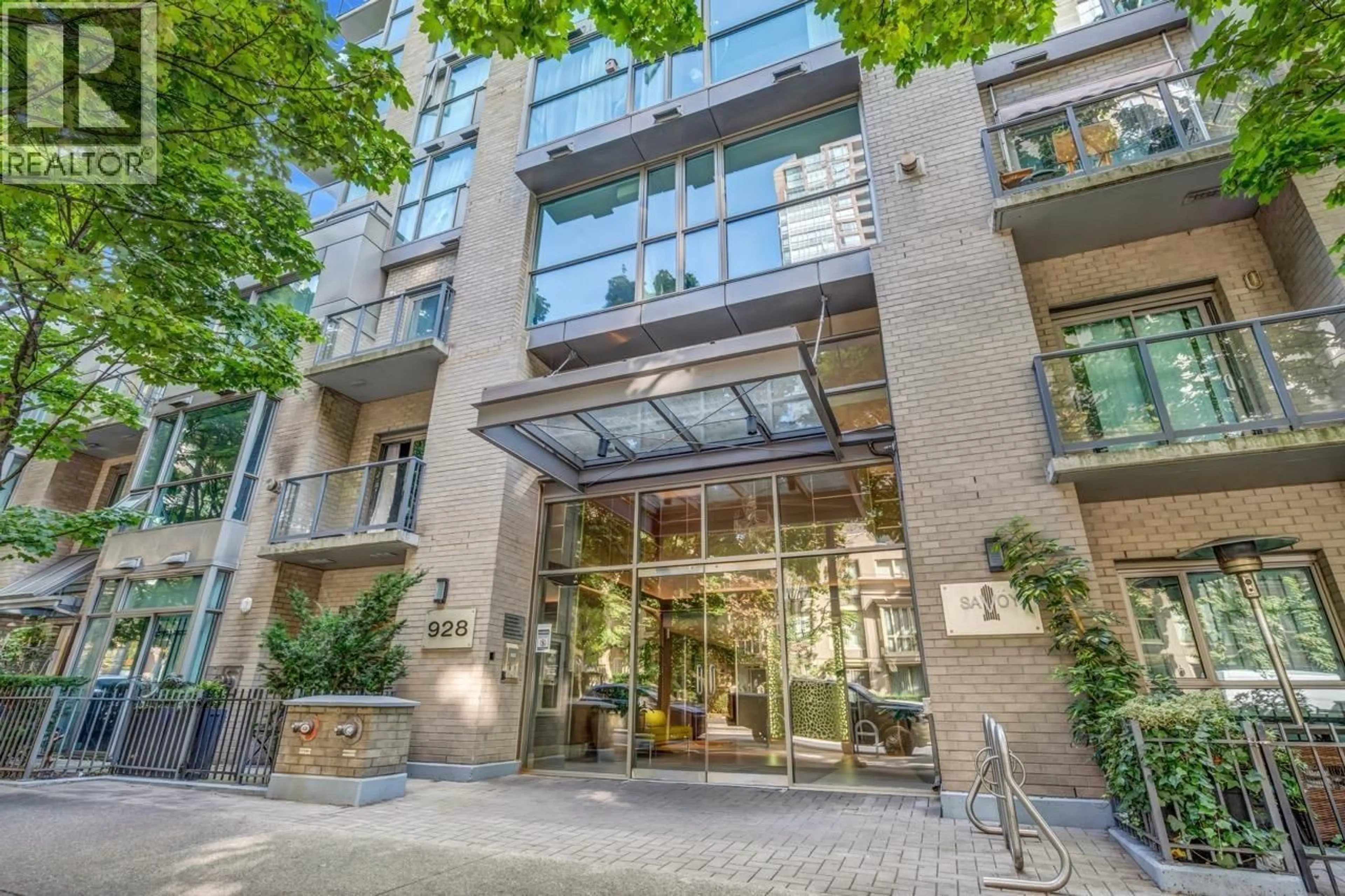 Indoor foyer for 307 - 928 RICHARDS STREET STREET, Vancouver British Columbia V6B6P6