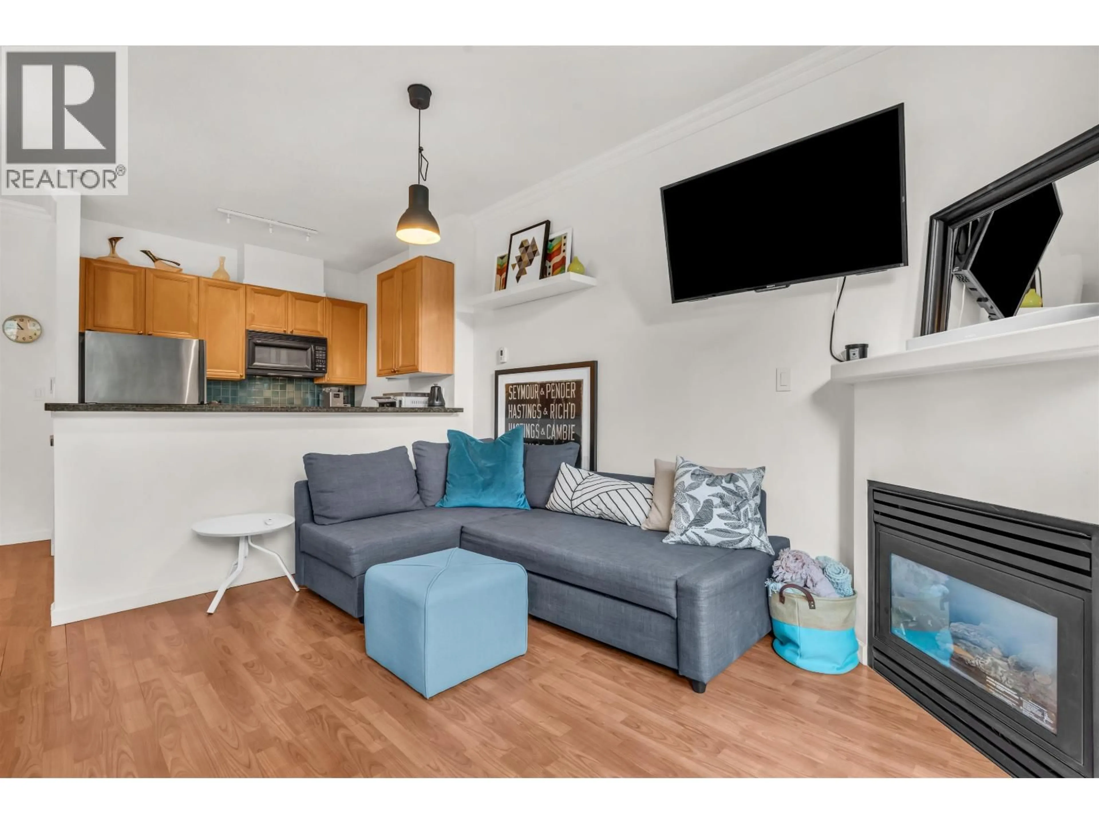 Living room with furniture, wood/laminate floor for 307 - 928 RICHARDS STREET STREET, Vancouver British Columbia V6B6P6