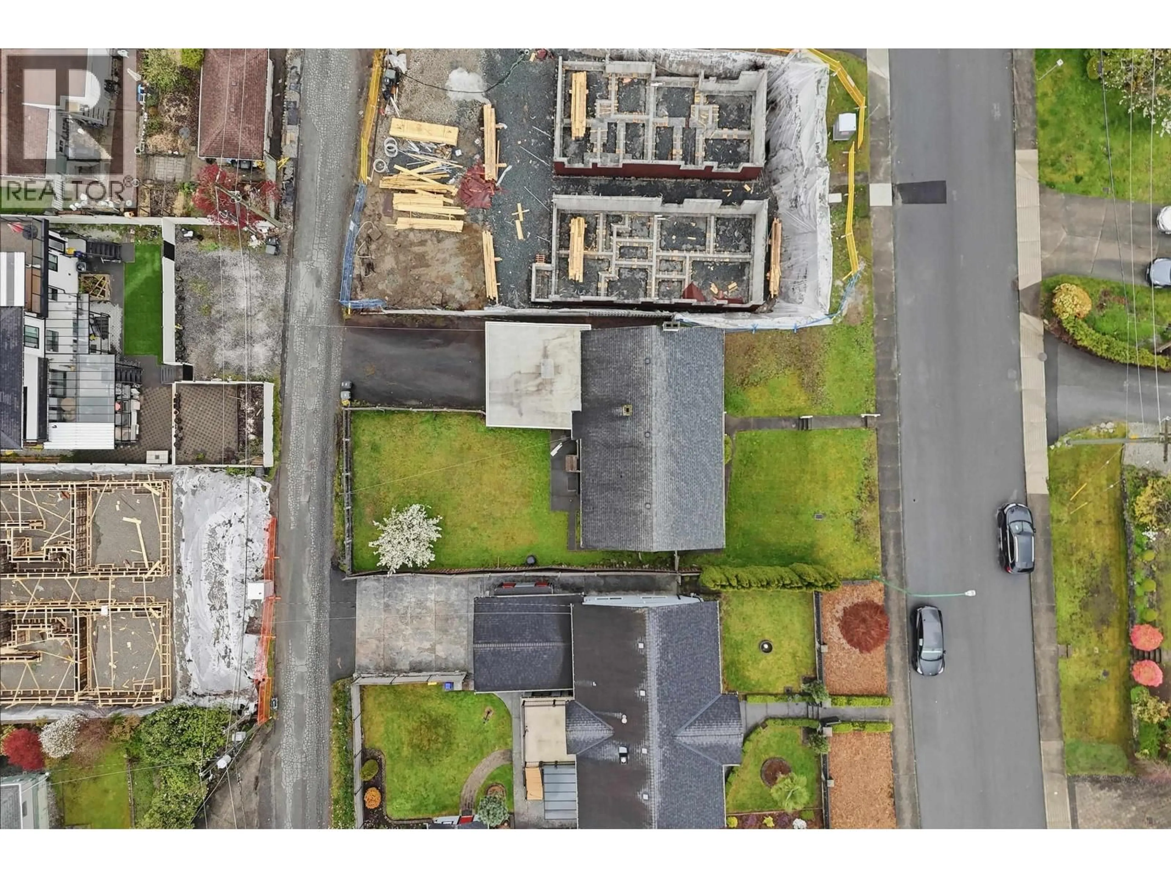 A pic from outside/outdoor area/front of a property/back of a property/a pic from drone, street for 4465 PRICE CRESCENT, Burnaby British Columbia V5G2N5