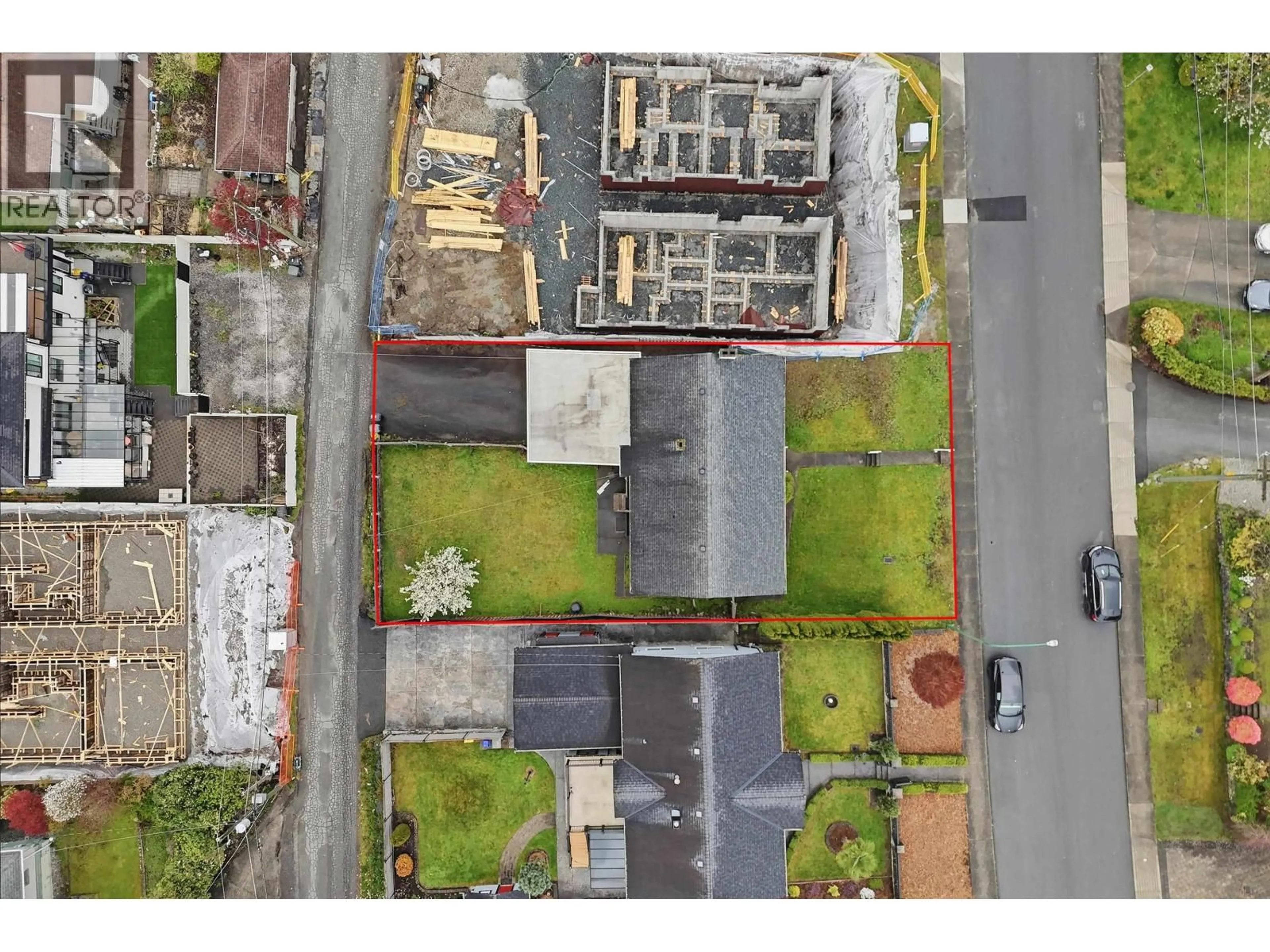 A pic from outside/outdoor area/front of a property/back of a property/a pic from drone, building for 4465 PRICE CRESCENT, Burnaby British Columbia V5G2N5