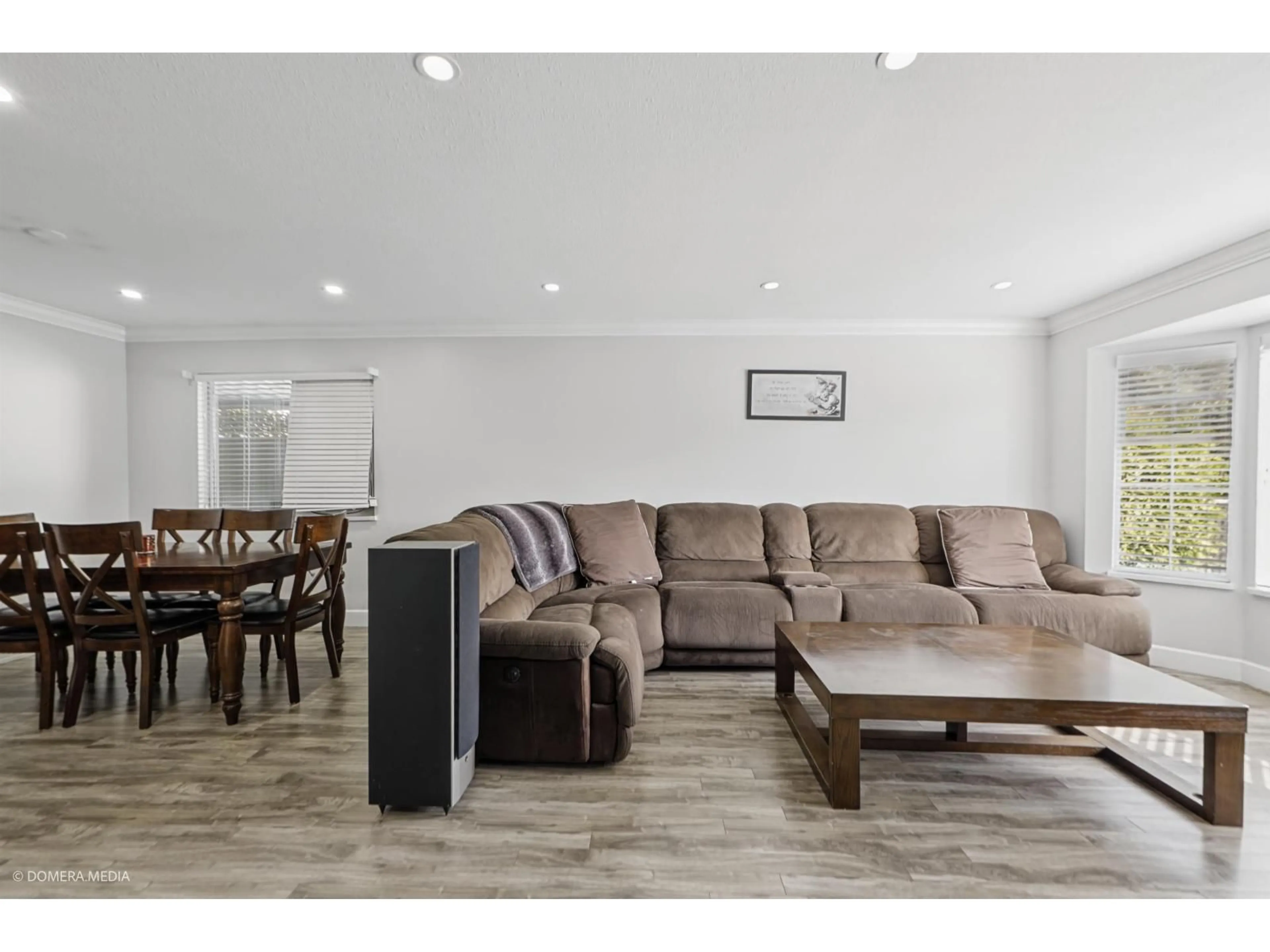 Living room with furniture, unknown for 6165 192 STREET, Surrey British Columbia V3S8C7