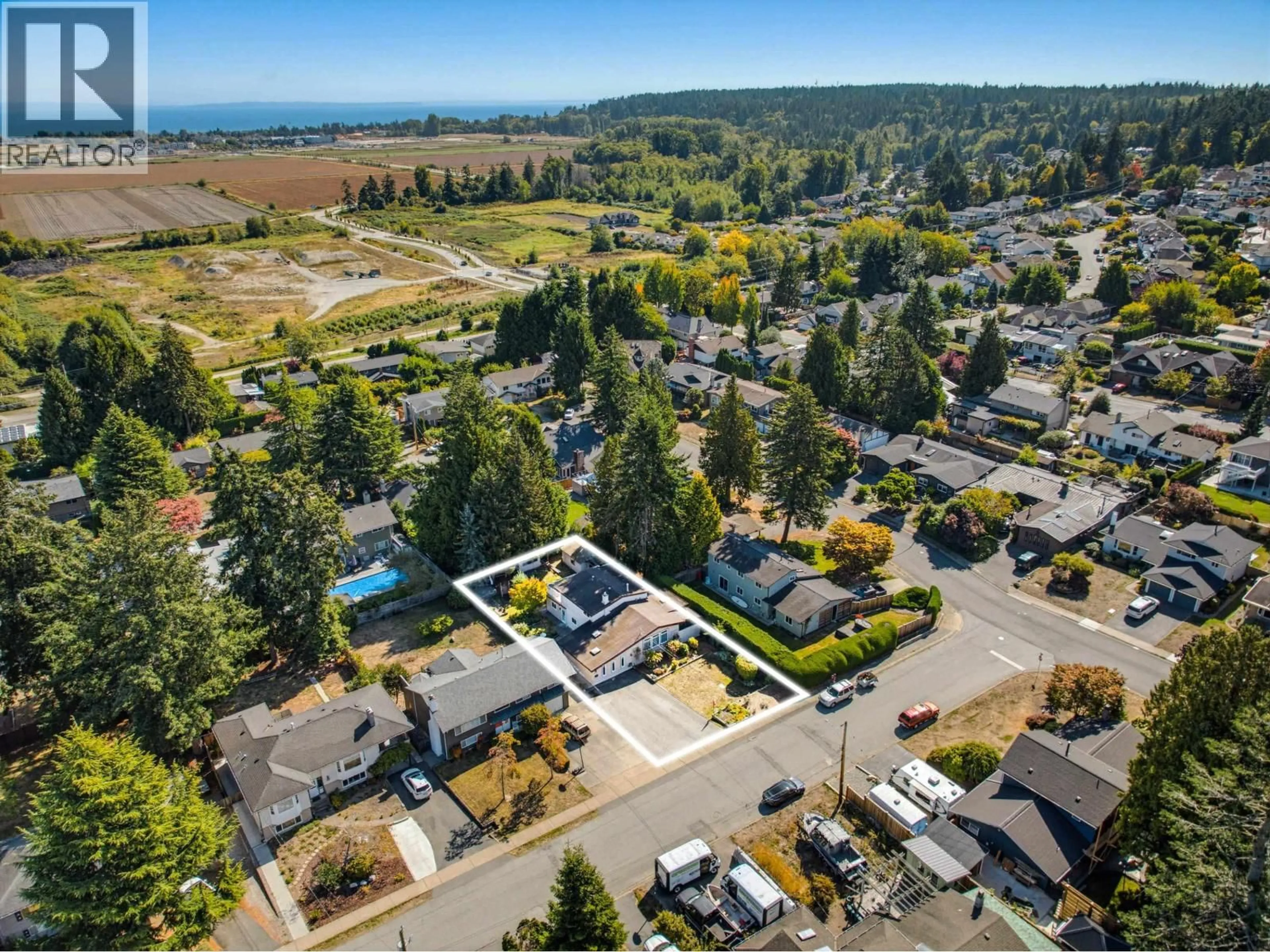A pic from outside/outdoor area/front of a property/back of a property/a pic from drone, unknown for 466 55 STREET, Tsawwassen British Columbia V4M3J7