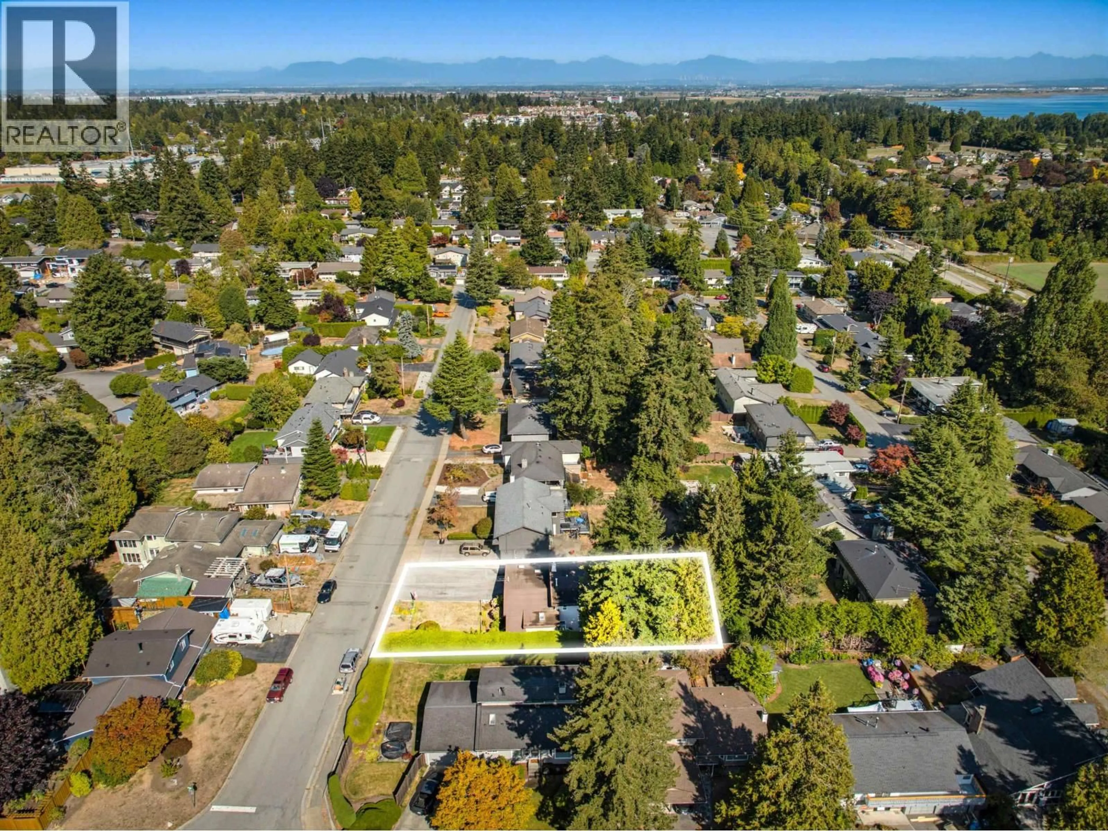 A pic from outside/outdoor area/front of a property/back of a property/a pic from drone, unknown for 466 55 STREET, Tsawwassen British Columbia V4M3J7