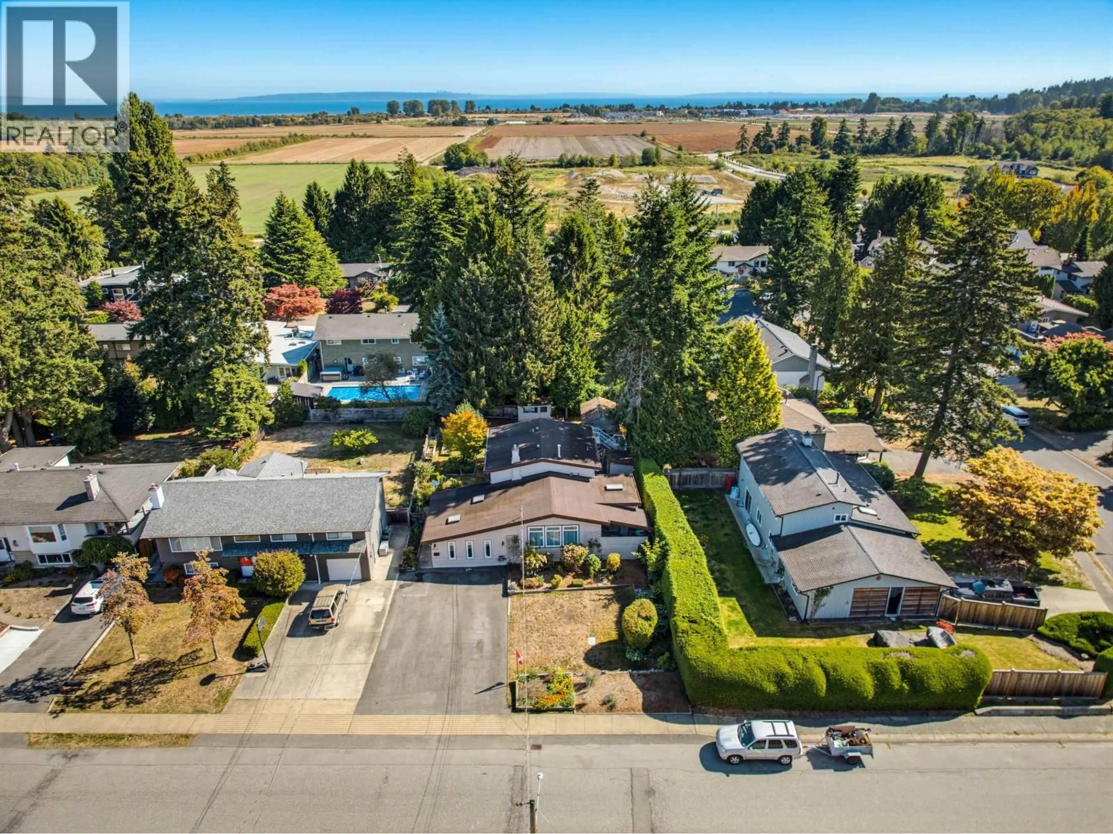 A pic from outside/outdoor area/front of a property/back of a property/a pic from drone, water/lake/river/ocean view for 466 55 STREET, Tsawwassen British Columbia V4M3J7