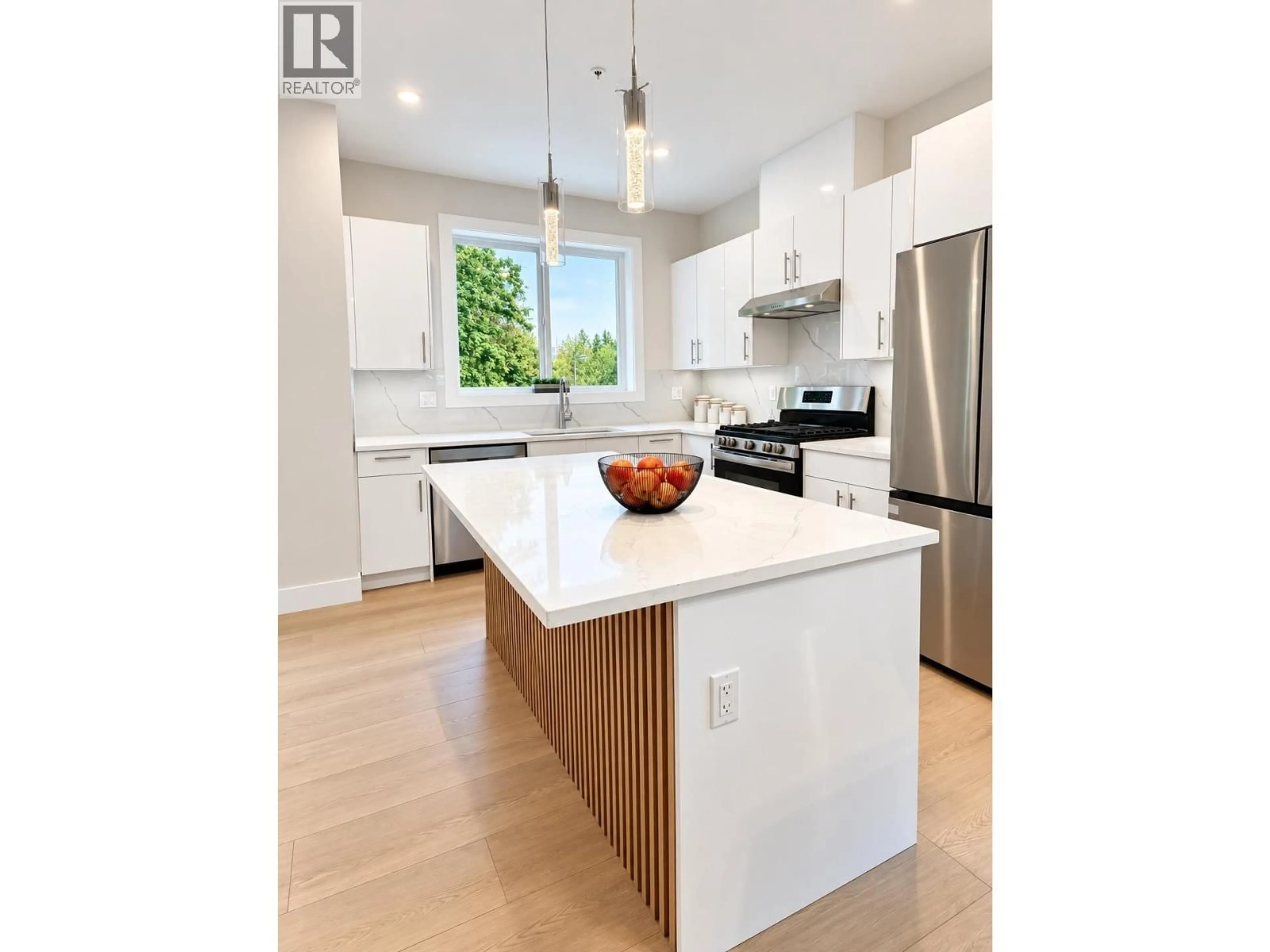 Open concept kitchen, wood/laminate floor for 2 - 6091 ROSEWOOD PLACE, Sechelt British Columbia V7Z0P9