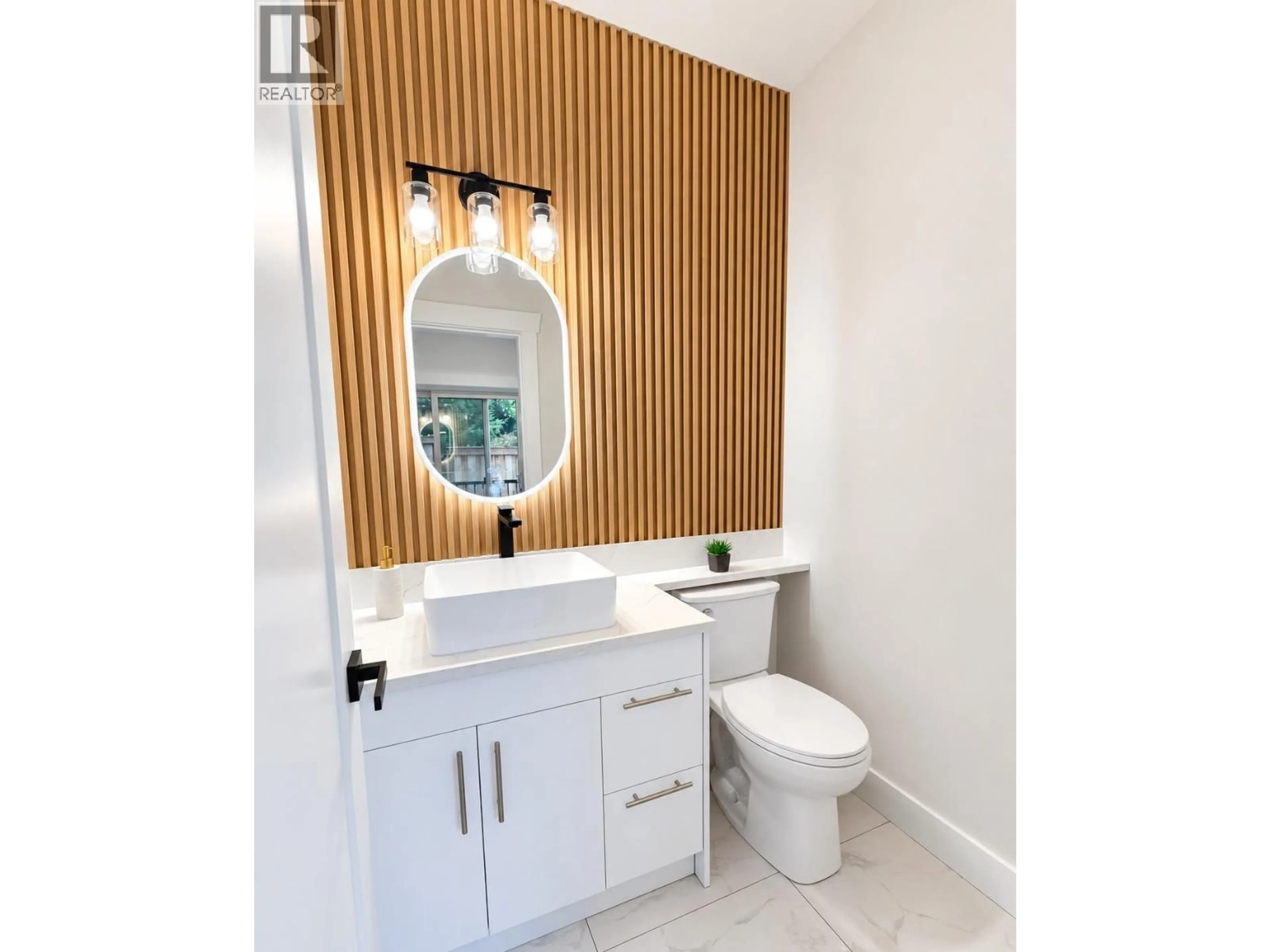 Contemporary bathroom, ceramic/tile floor for 2 - 6091 ROSEWOOD PLACE, Sechelt British Columbia V7Z0P9