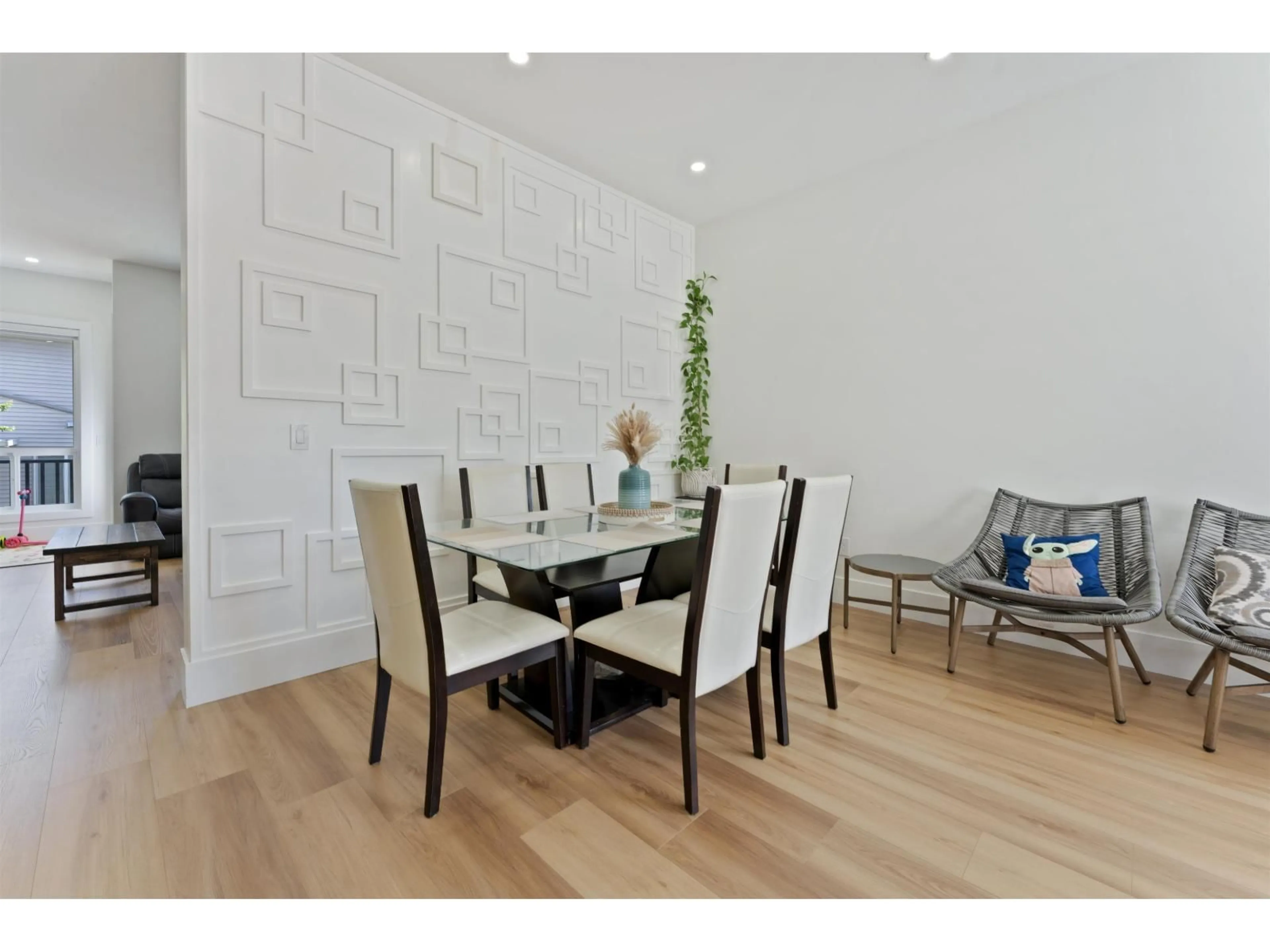 Dining room, wood/laminate floor for 5826 138 STREET, Surrey British Columbia V3X0C9