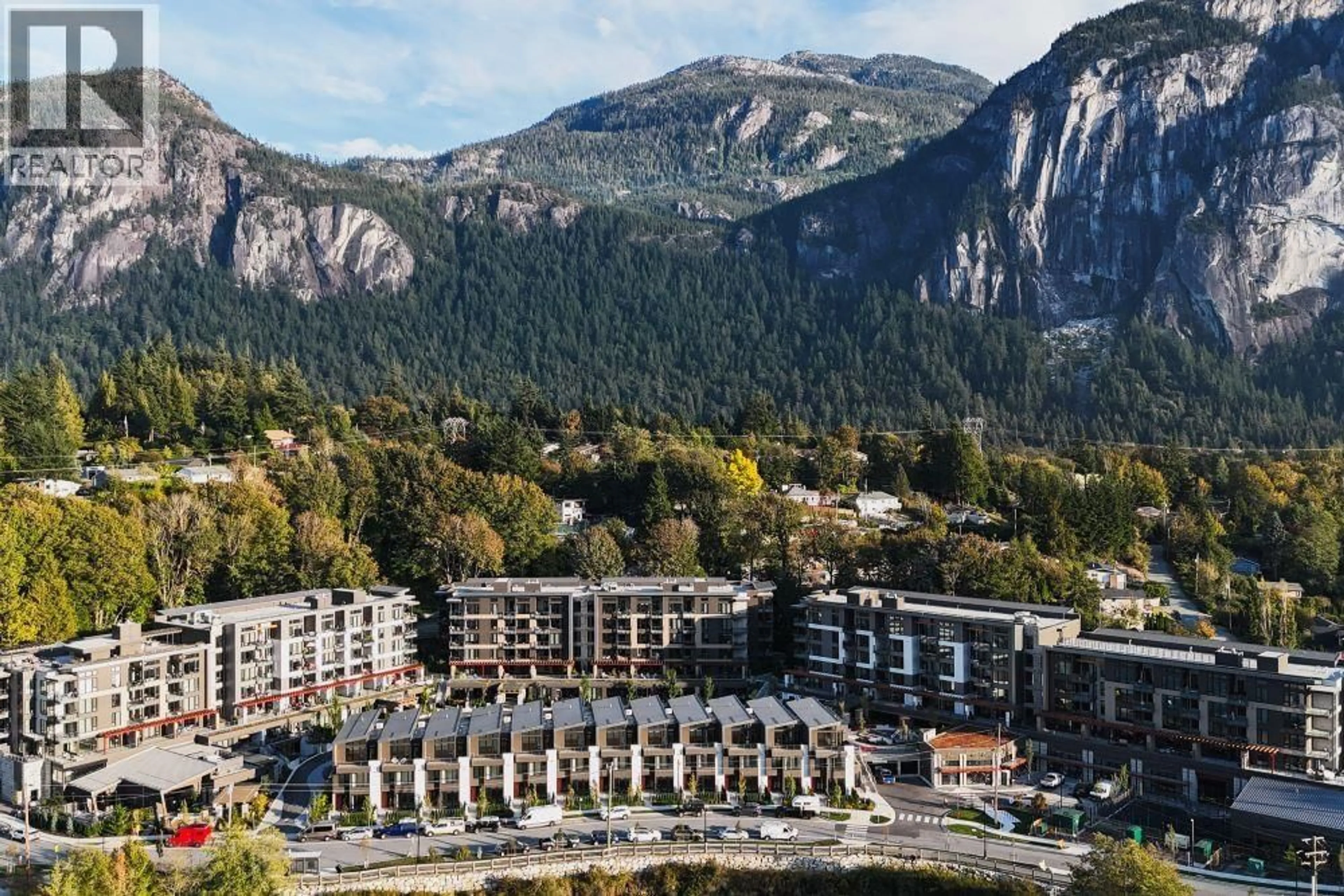 A pic from outside/outdoor area/front of a property/back of a property/a pic from drone, mountain view for 402 - 1500 SCOTT CRESCENT, Squamish British Columbia V8B1G5