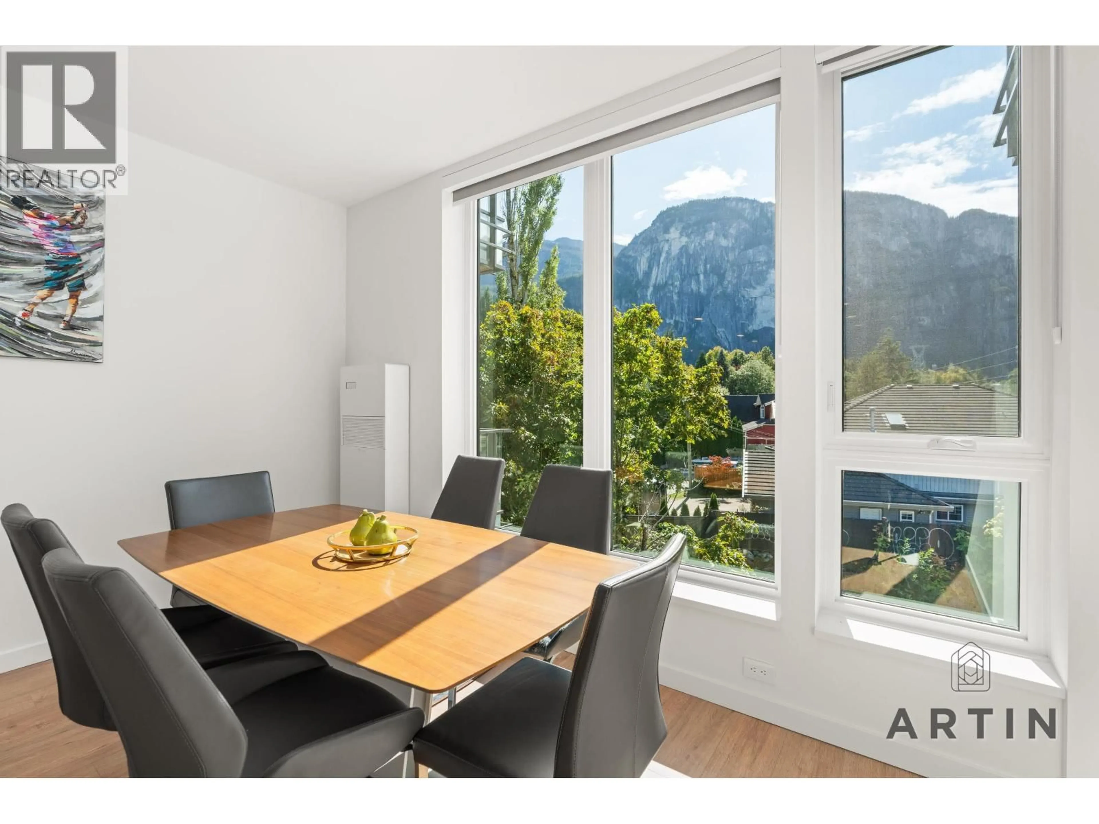 Dining room, wood/laminate floor for 402 - 1500 SCOTT CRESCENT, Squamish British Columbia V8B1G5