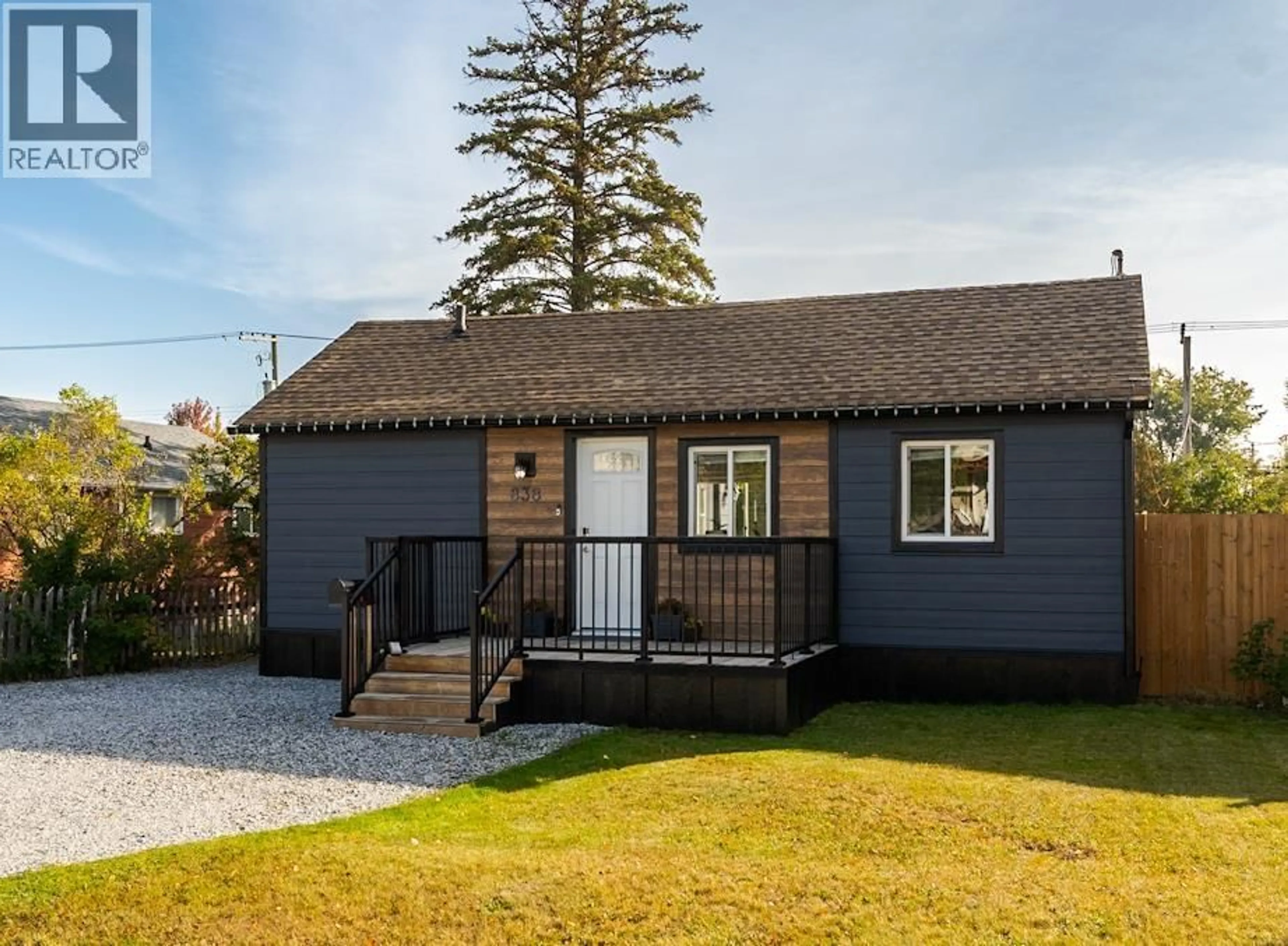 A pic from outside/outdoor area/front of a property/back of a property/a pic from drone, street for 838 DOUGLAS STREET, Prince George British Columbia V2M2M7