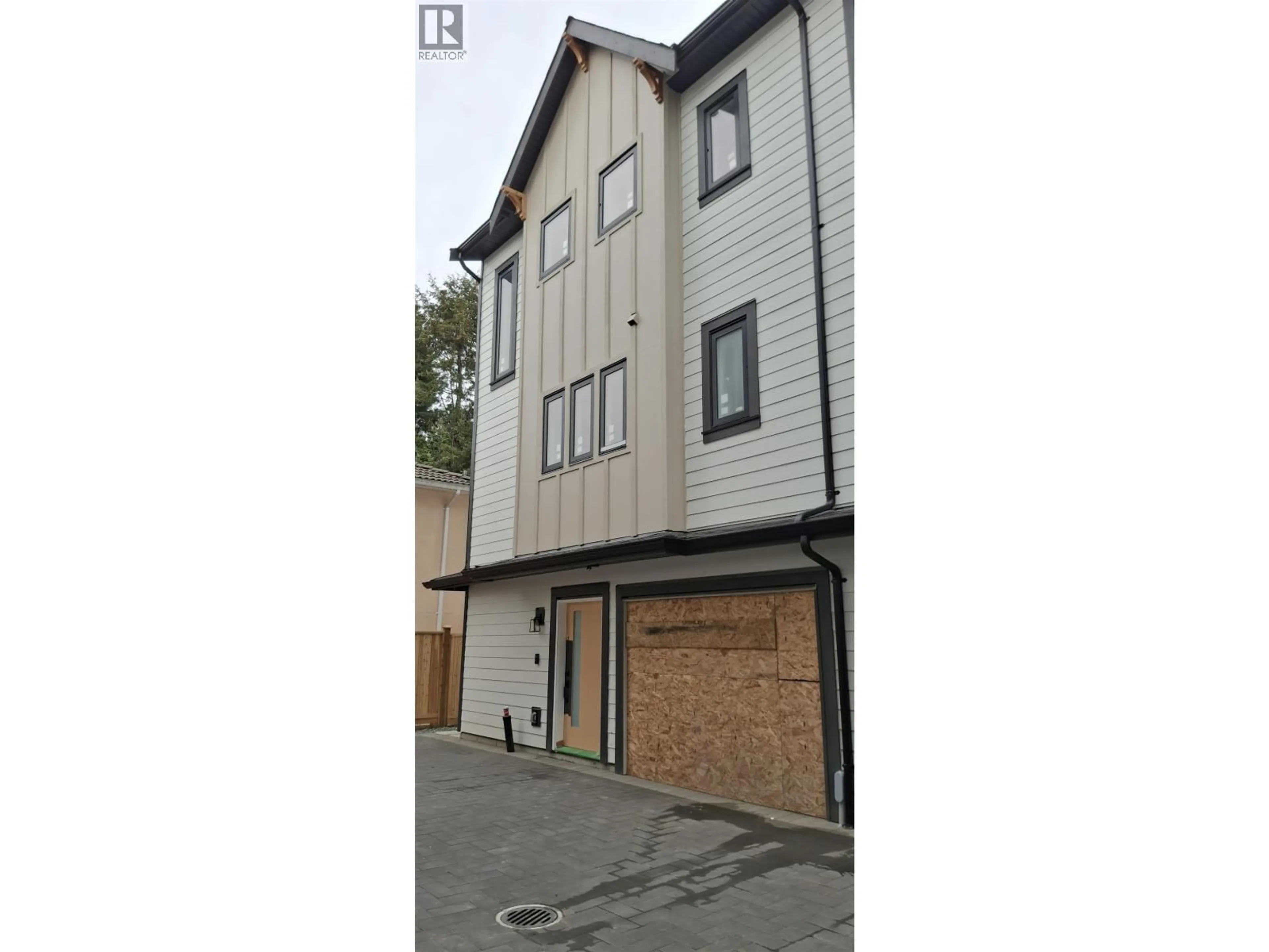 A pic from outside/outdoor area/front of a property/back of a property/a pic from drone, street for 1 - 7087 MARY AVENUE, Burnaby British Columbia V5E3K1