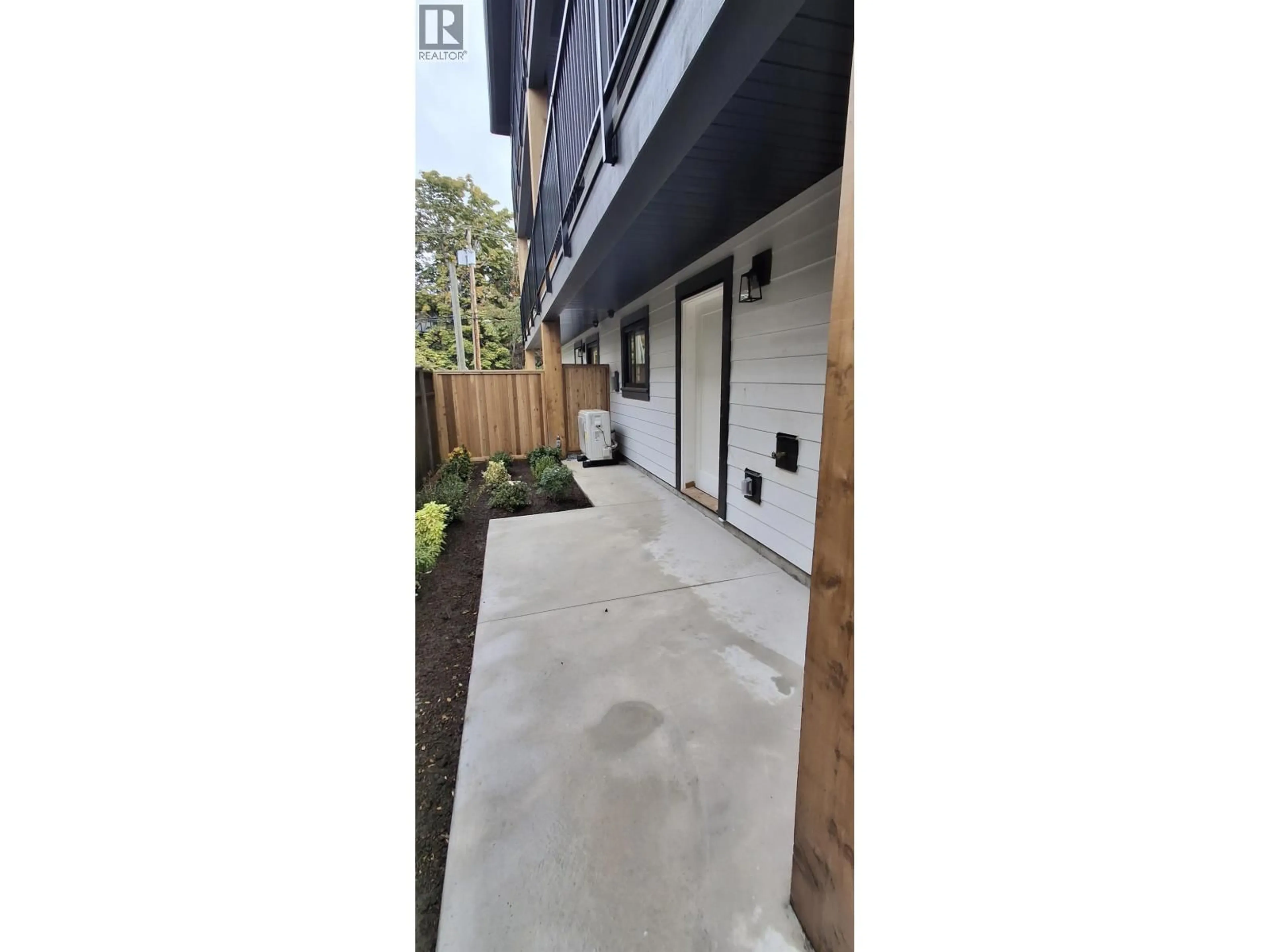 A pic from outside/outdoor area/front of a property/back of a property/a pic from drone, street for 1 - 7087 MARY AVENUE, Burnaby British Columbia V5E3K1