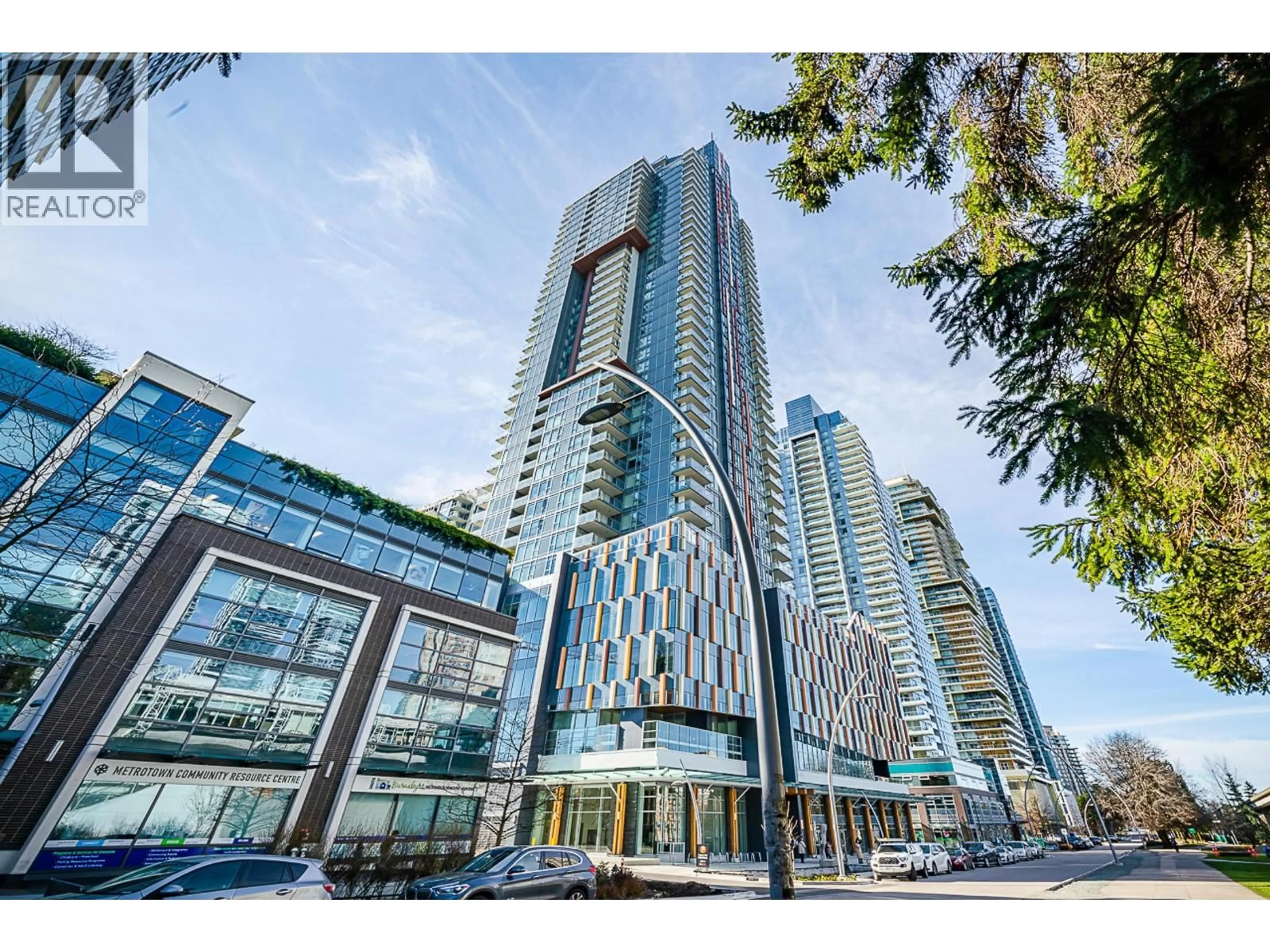 Indoor foyer for 2004 - 4458 BERESFORD STREET, Burnaby British Columbia V5H0J1